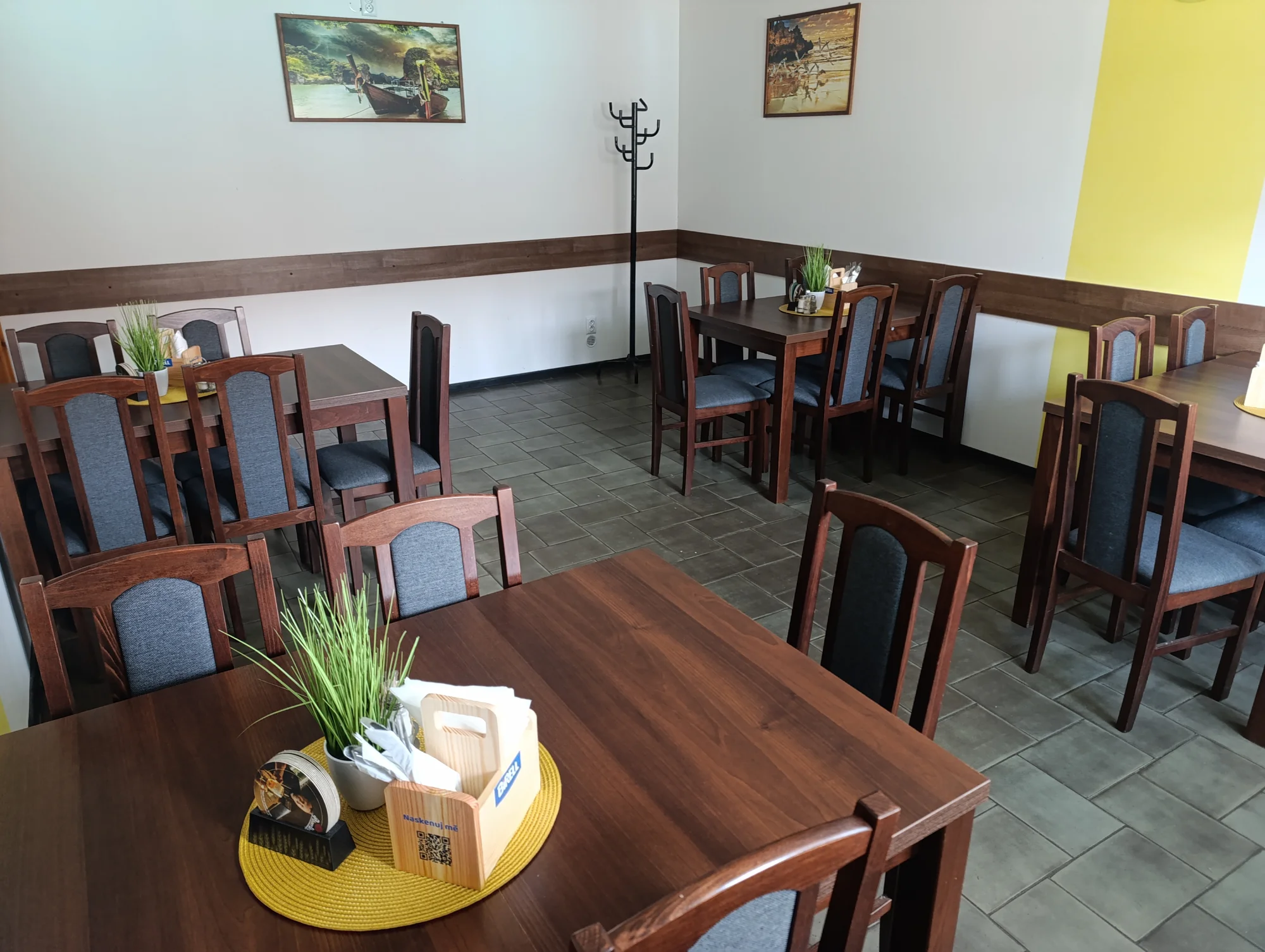 Prkno plné masových dobrot pro 2-6 osob: řízečky, žebra, křídla i hranolky