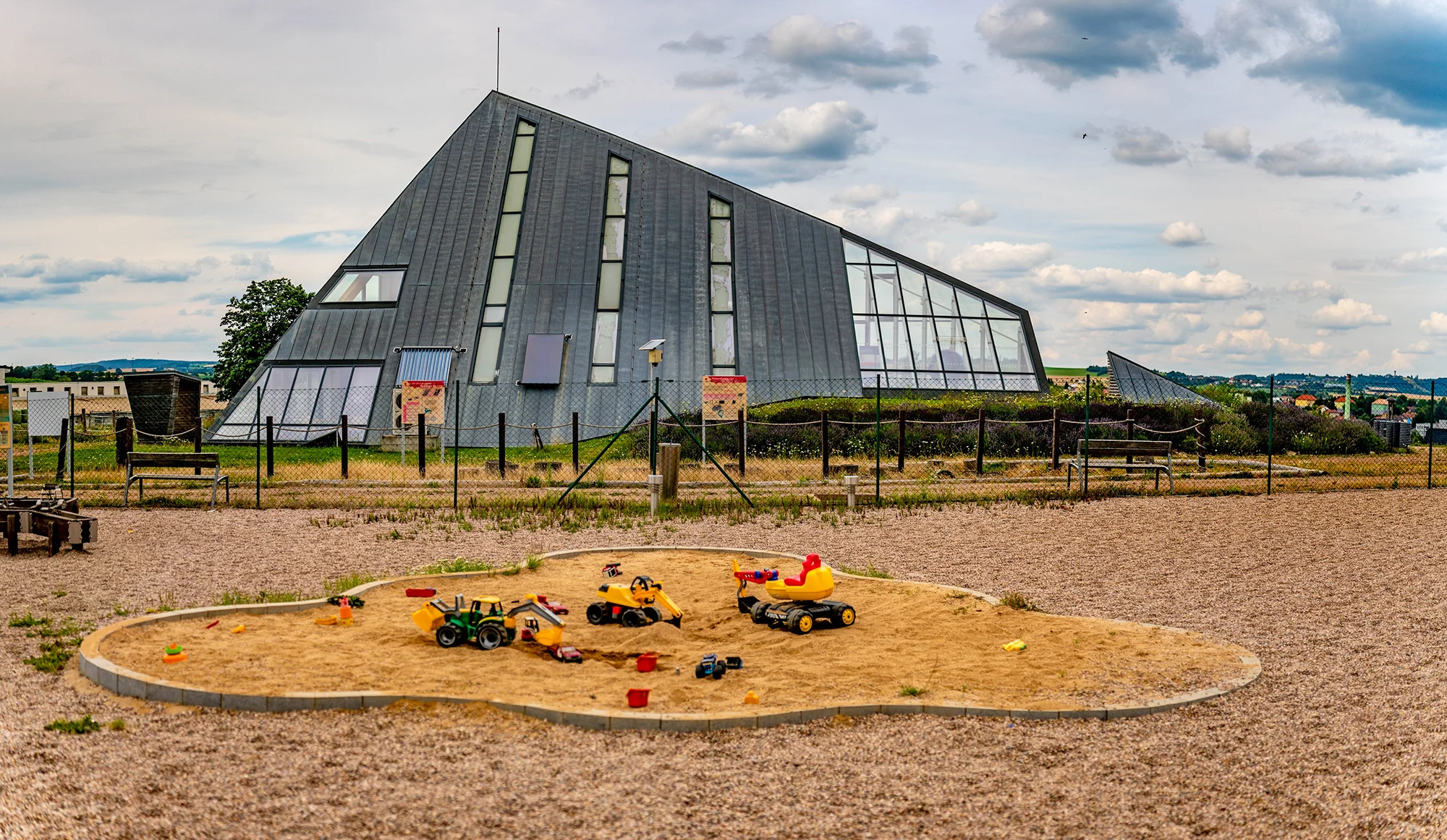 Vstupné do Centra Eden: projděte si historickou lékárnu, Horáckou vesnici i Pyramidu, pro jednotlivce či rodinu