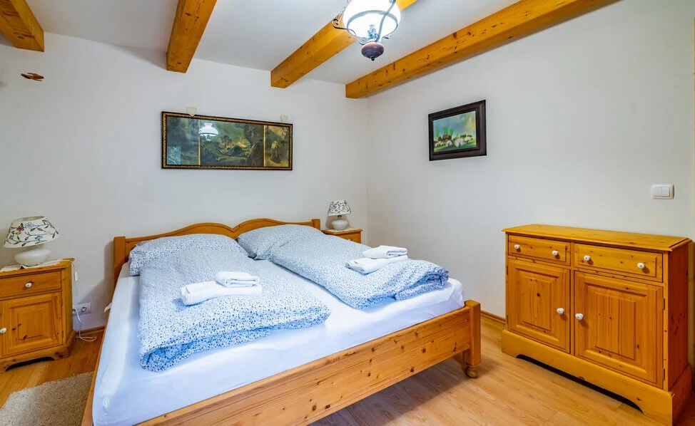 Tradiční ubytování v Beskydech: krásné apartmány až pro 6 osob a vstup do bazénů