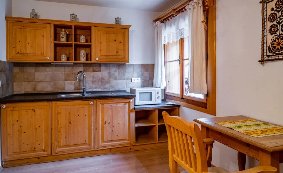 Tradiční ubytování v Beskydech: krásné apartmány až pro 6 osob a vstup do bazénů
