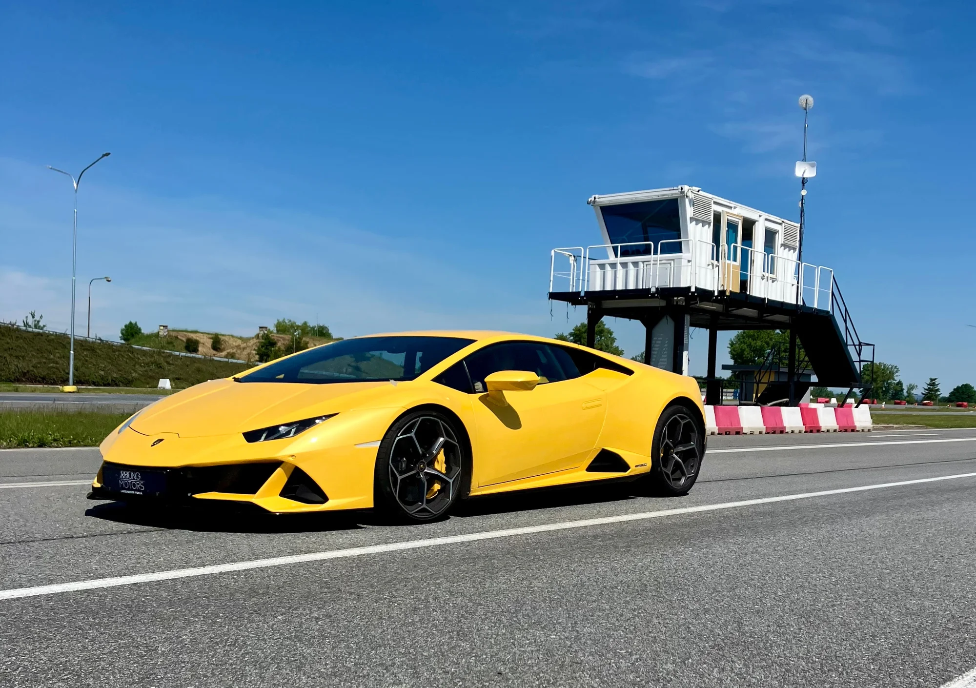 Jízda ve Ferrari, Lamborghini, Porsche, Chevroletu, Nissanu, speed taxi a virtuální realita
