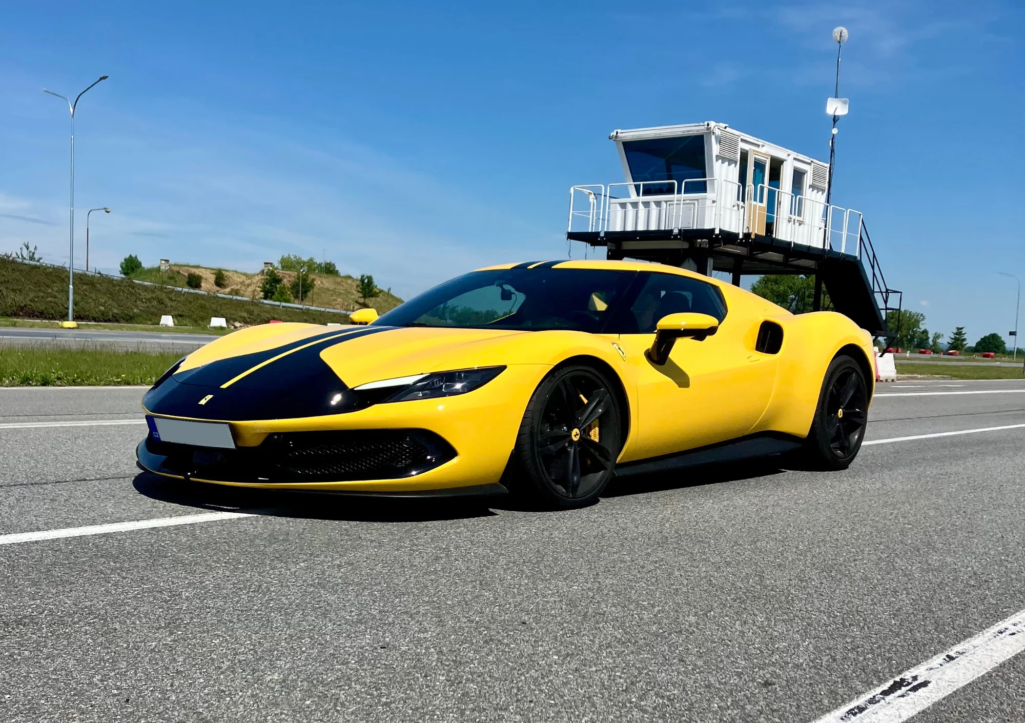 Jízda ve Ferrari, Lamborghini, Porsche, Chevroletu, Nissanu, speed taxi a virtuální realita