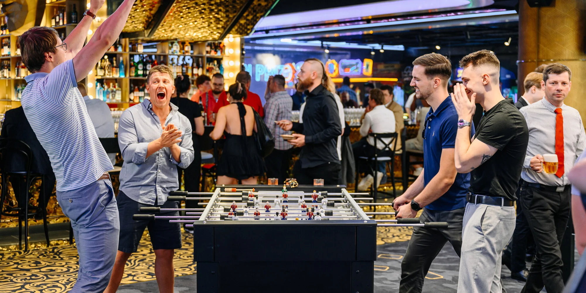 Nekonečná zábava v LEVELS Prague: 24 až 1400 kreditů na arkádové hry, minigolf i simulátor formule