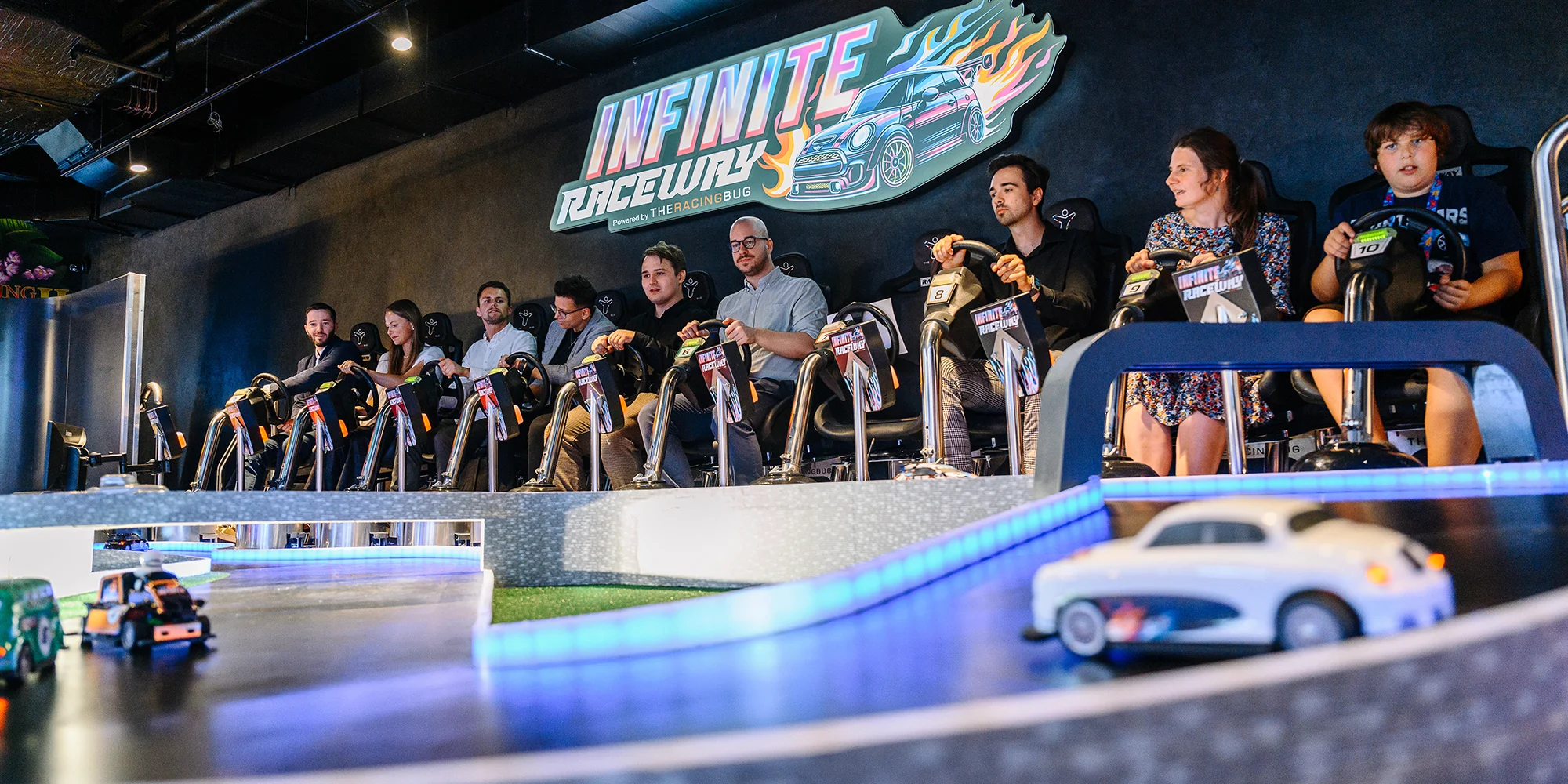 Nekonečná zábava v LEVELS Prague: 24 až 1400 kreditů na arkádové hry, minigolf i simulátor formule