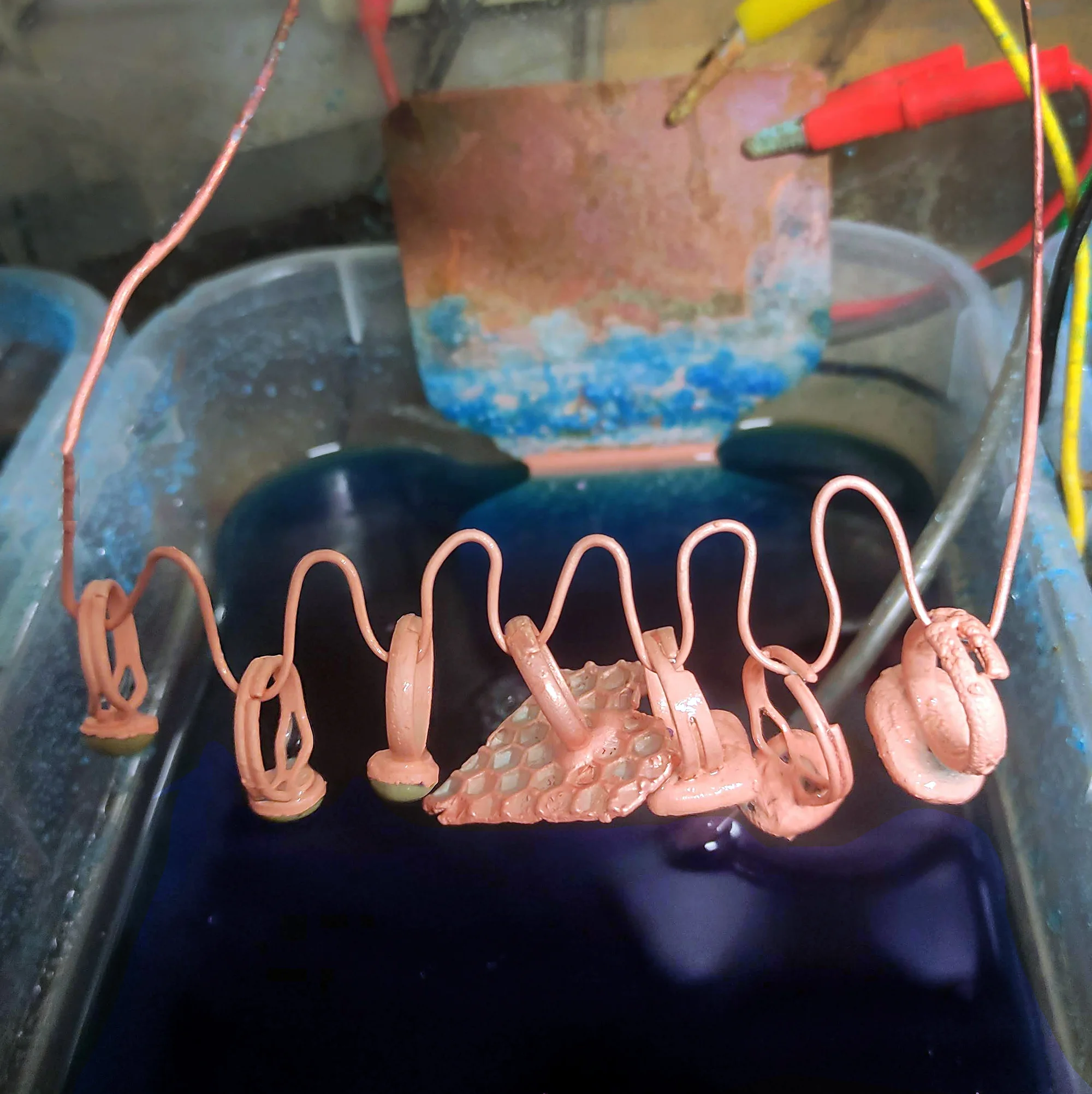 Kurz výroby poměděného šperku technologií galvanoplastiky a electroformingu: pro začátečníky, ve skupině či individuálně