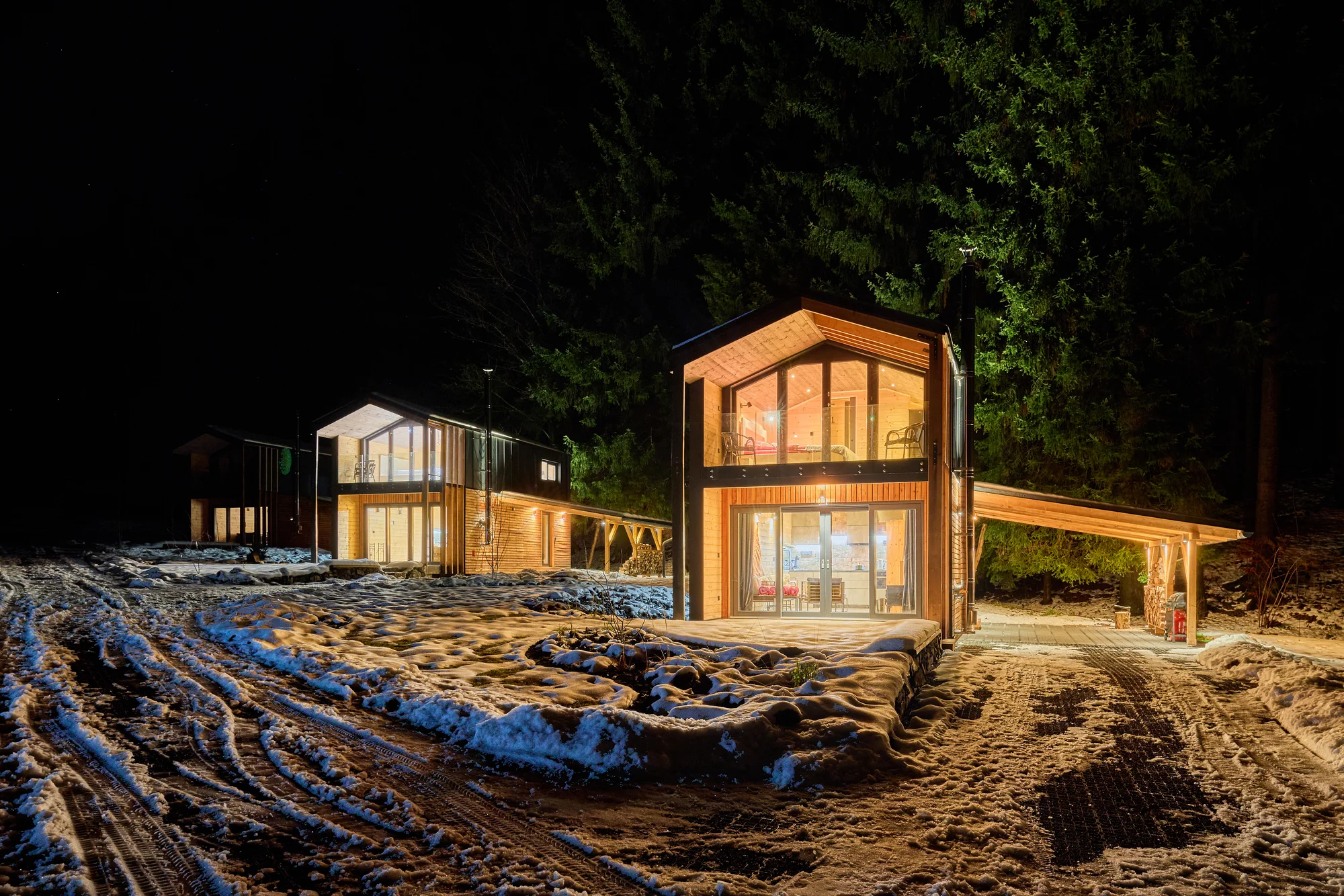 Krásný resort u lesní plovárny v Mladých Bukách na úpatí Krkonoš: koupání, turistika i lyžování na dosah