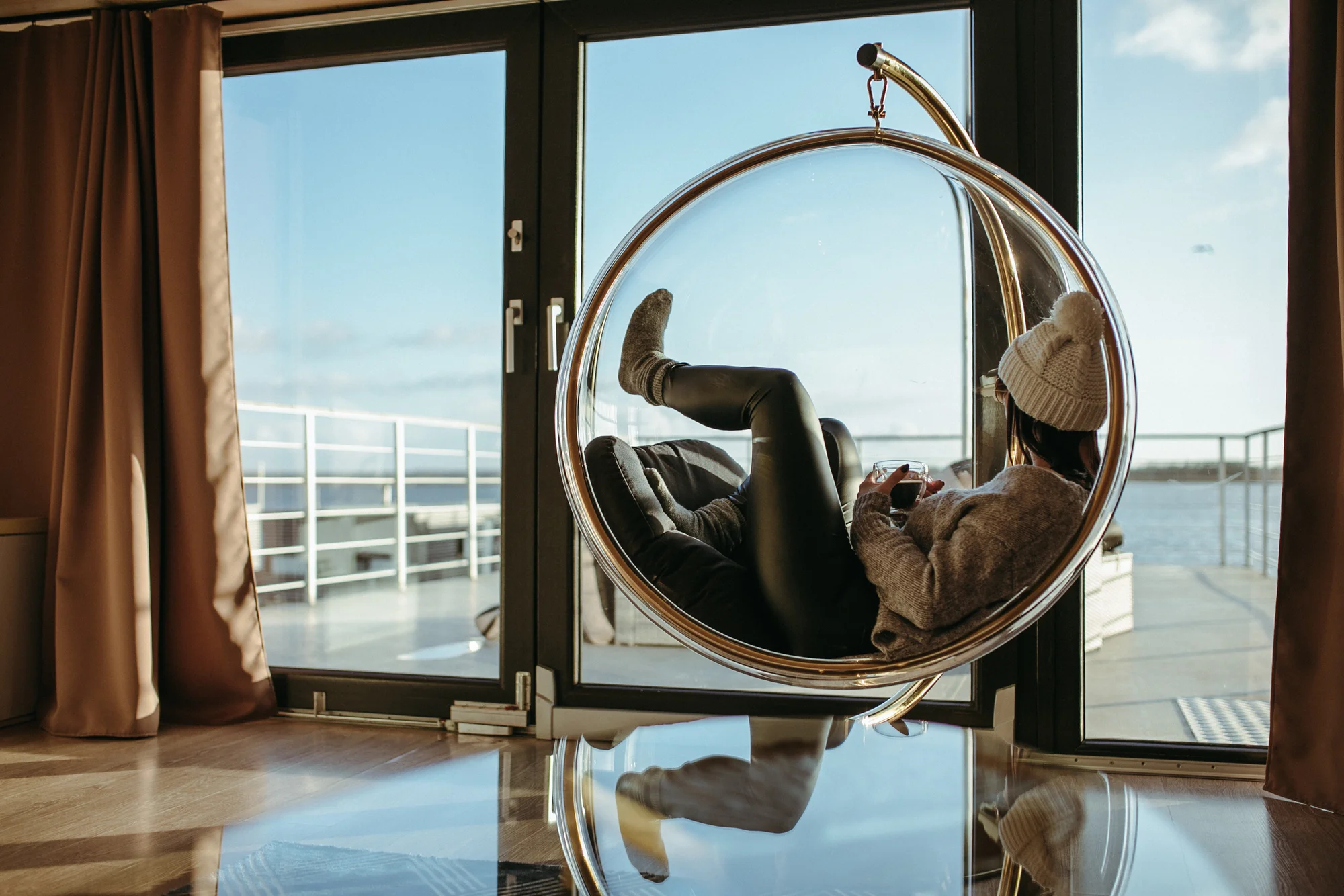 Luxusní houseboaty a bubliny na jezeře: privátní wellness, strava, vodní sporty a moře 300 m
