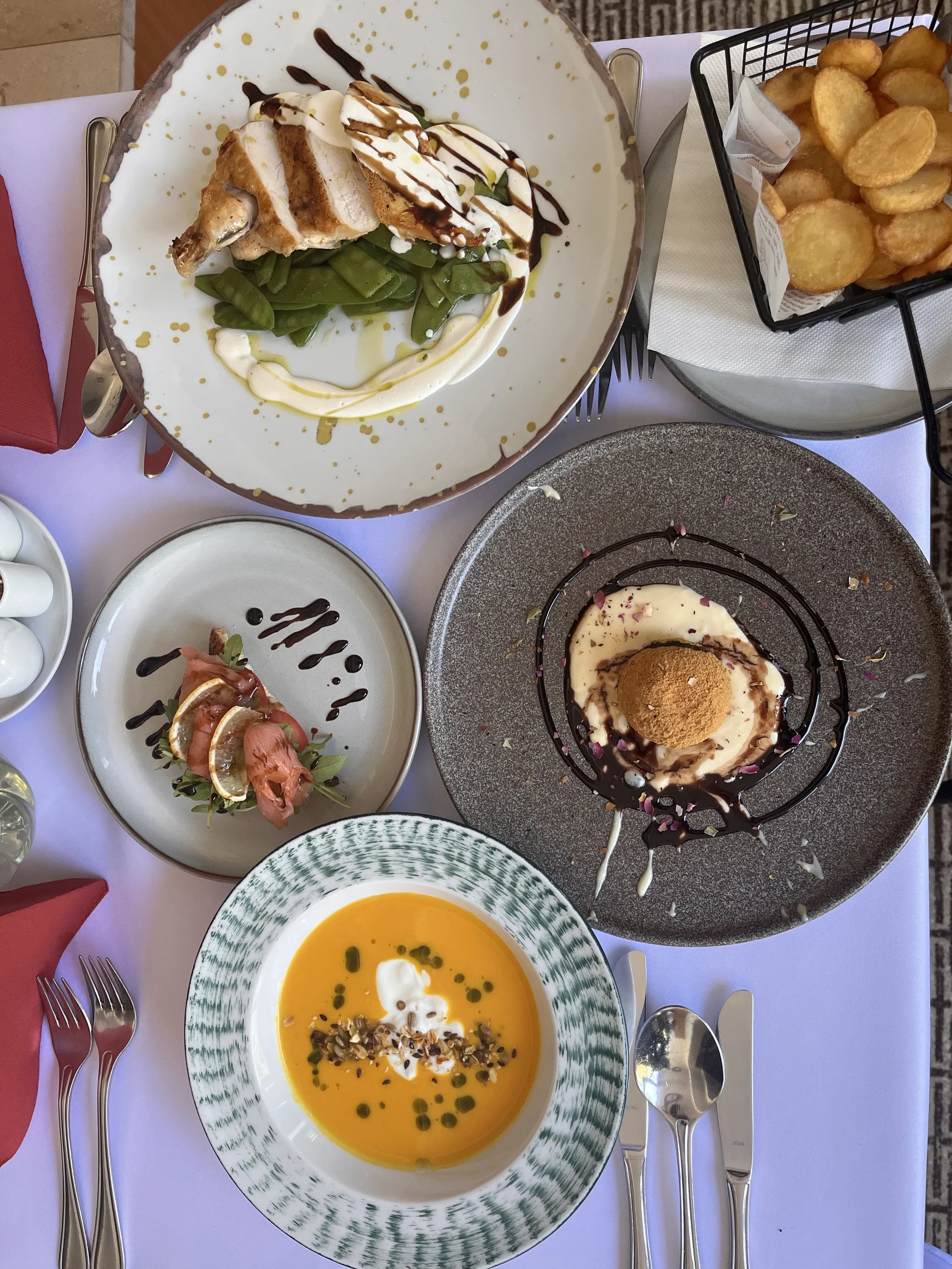 Čtyř- nebo tříchodové menu i s 2hodinovým vstupem do wellness pro 2 osoby