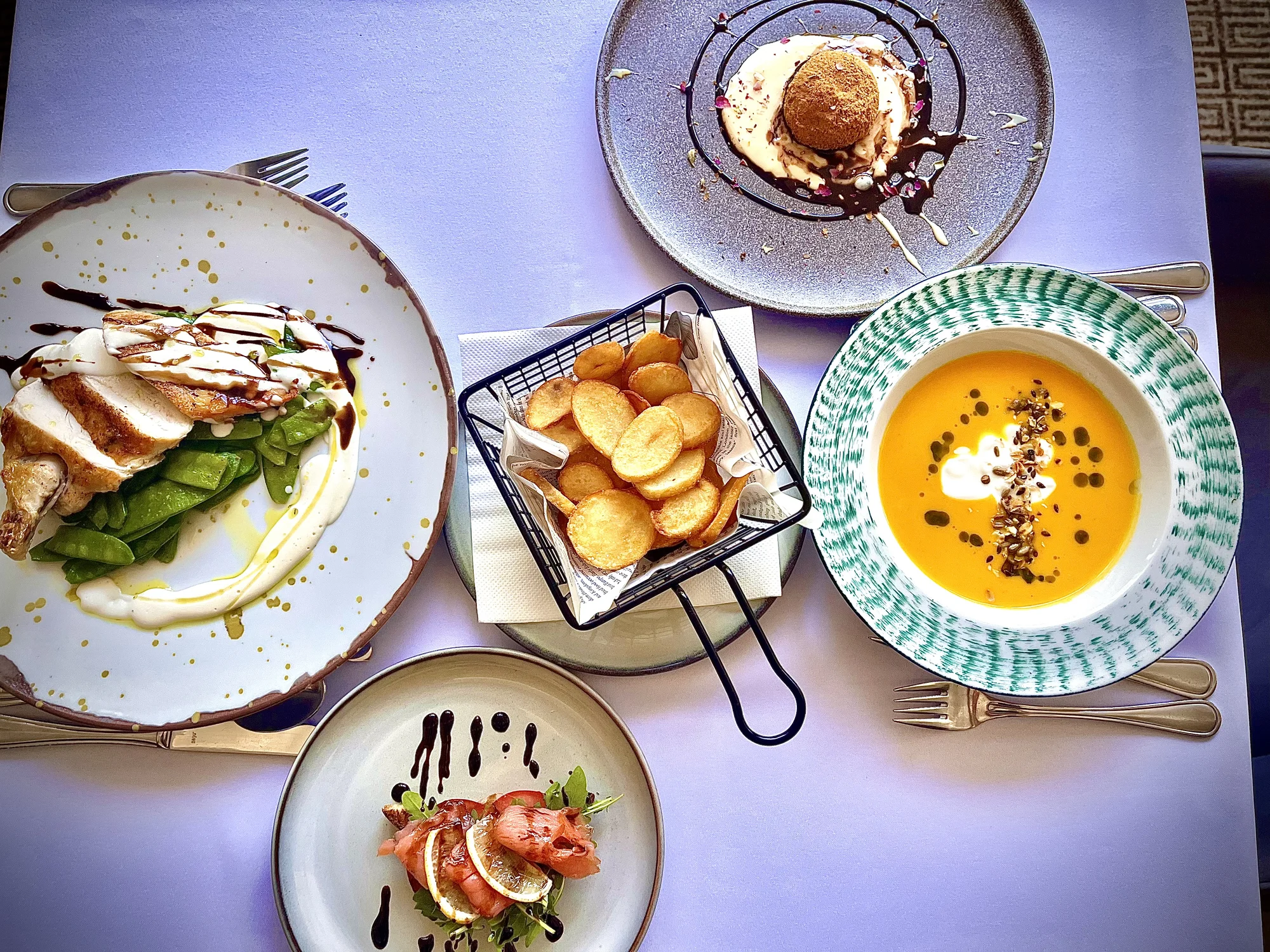 Čtyř- nebo tříchodové menu i s 2hodinovým vstupem do wellness pro 2 osoby