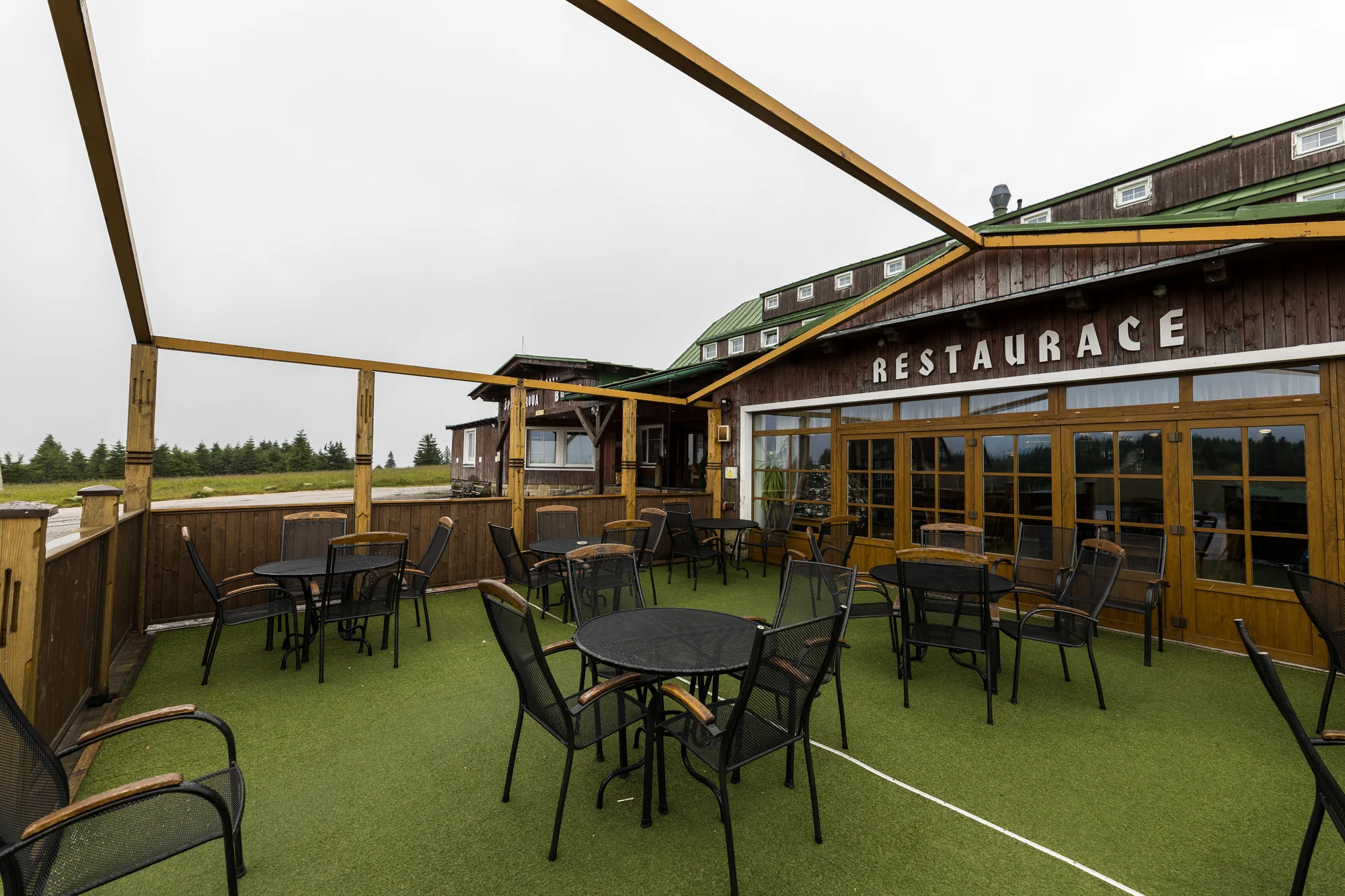Špindlerův Mlýn pro páry či rodiny: hotel na rozcestí turistických tras vč. snídaně
