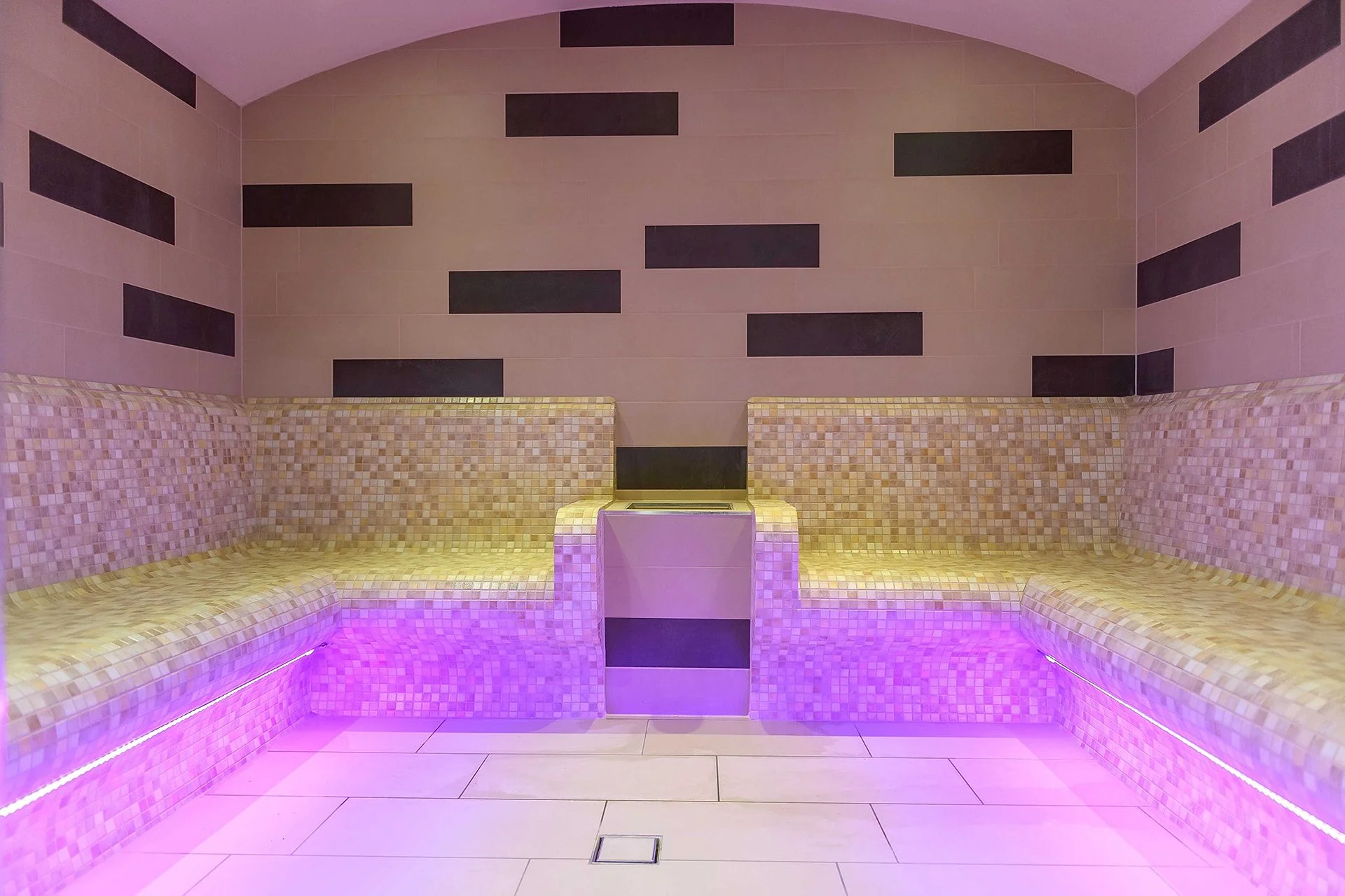 Pobyt v maďarské Šoproni: krásný hotel 15 minut od centra, jídlo, wellness i vstupy na koupaliště a slevy