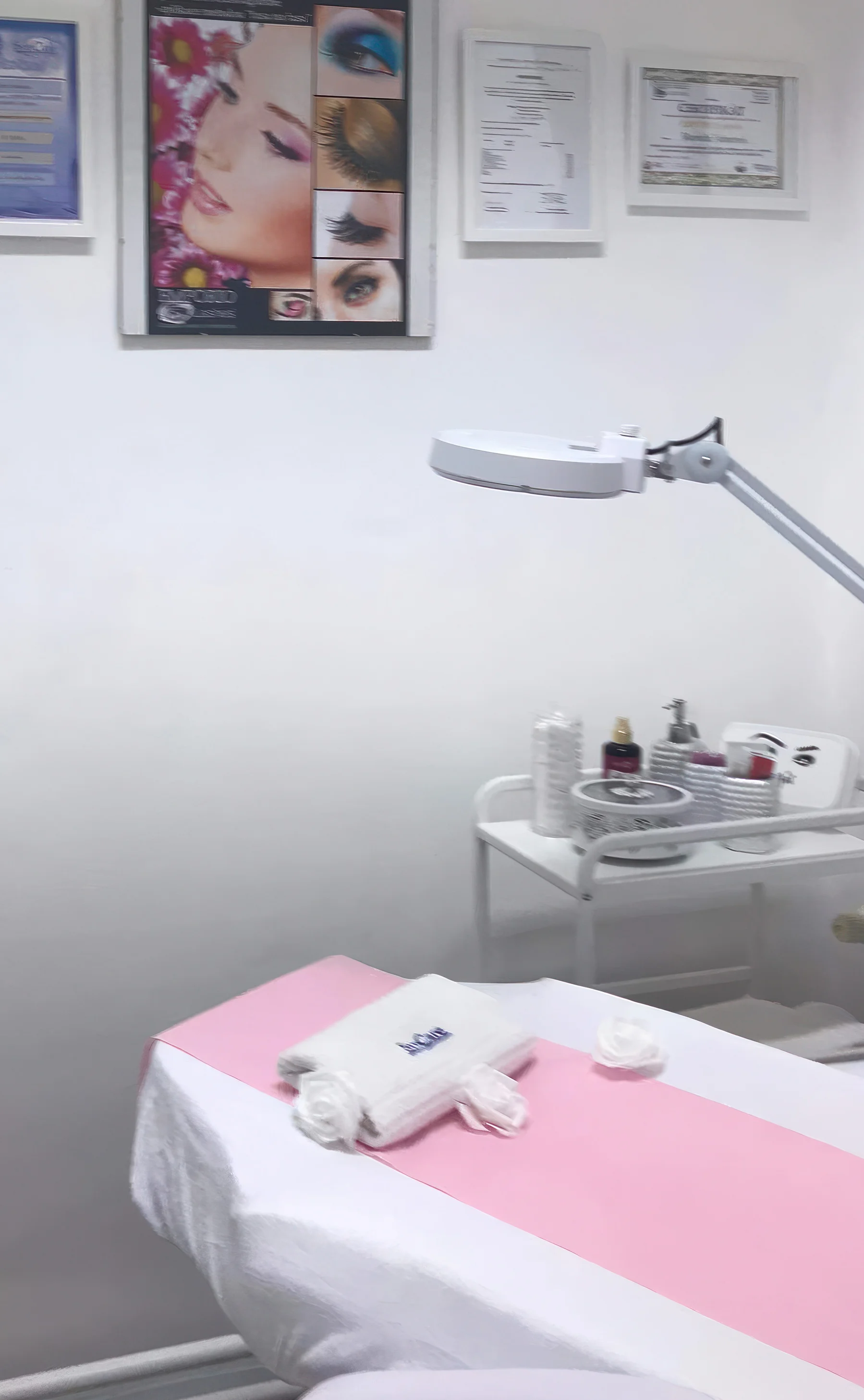 Permanentní make-up: pudrové obočí, meziřasové i stínované oční linky i akvarelové rty