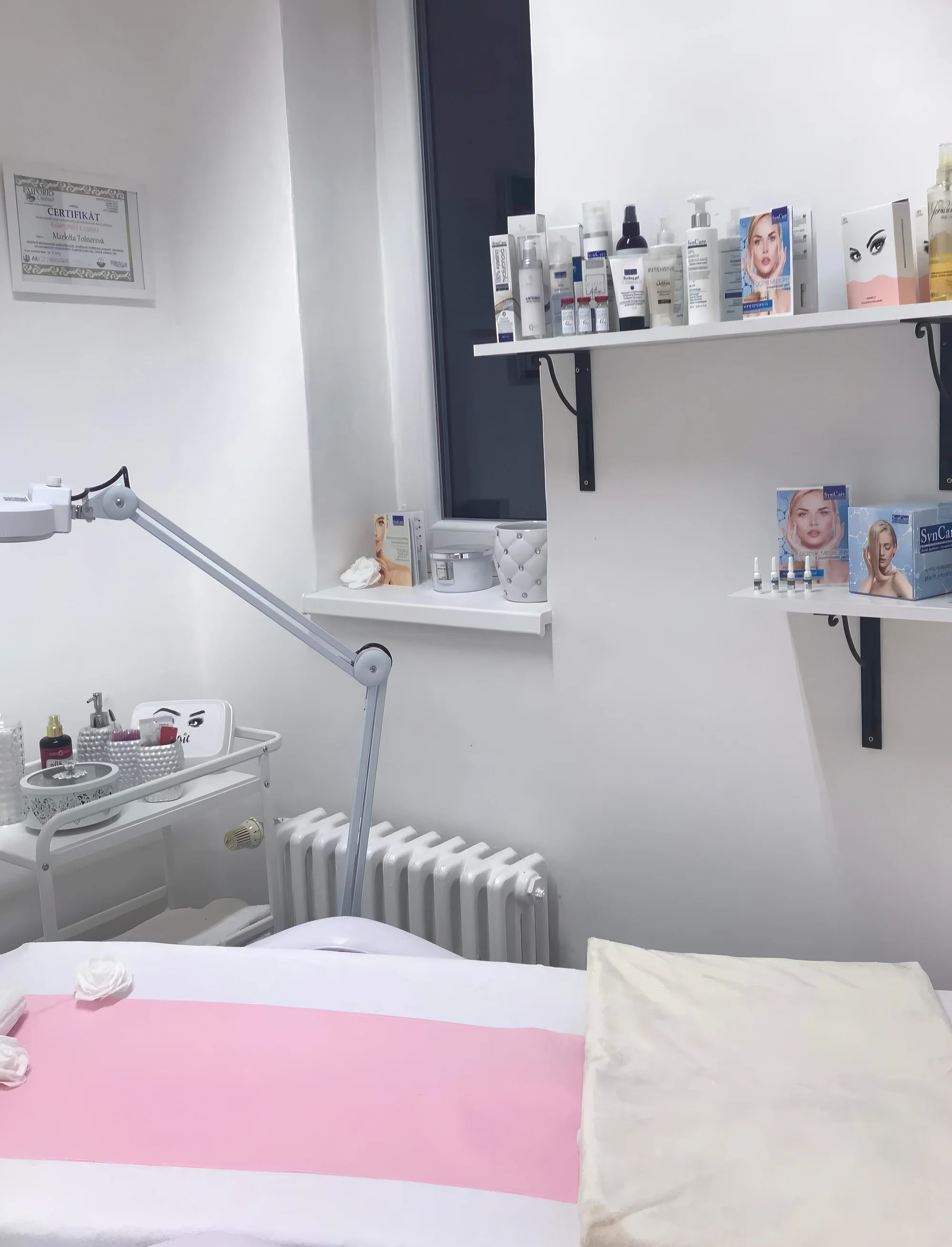 Permanentní make-up: pudrové obočí, meziřasové i stínované oční linky i akvarelové rty