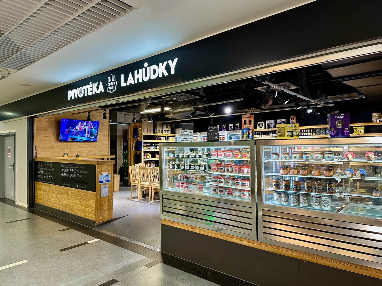 Dobré pivo i klobásky: otevřený voucher v hodnotě 500 a 1000 Kč do Pivotéky DBK