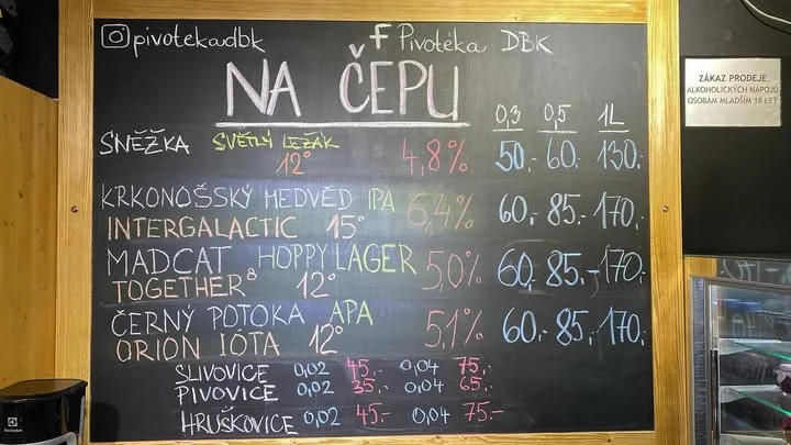 Dobré pivo i klobásky: otevřený voucher v hodnotě 500 a 1000 Kč do Pivotéky DBK