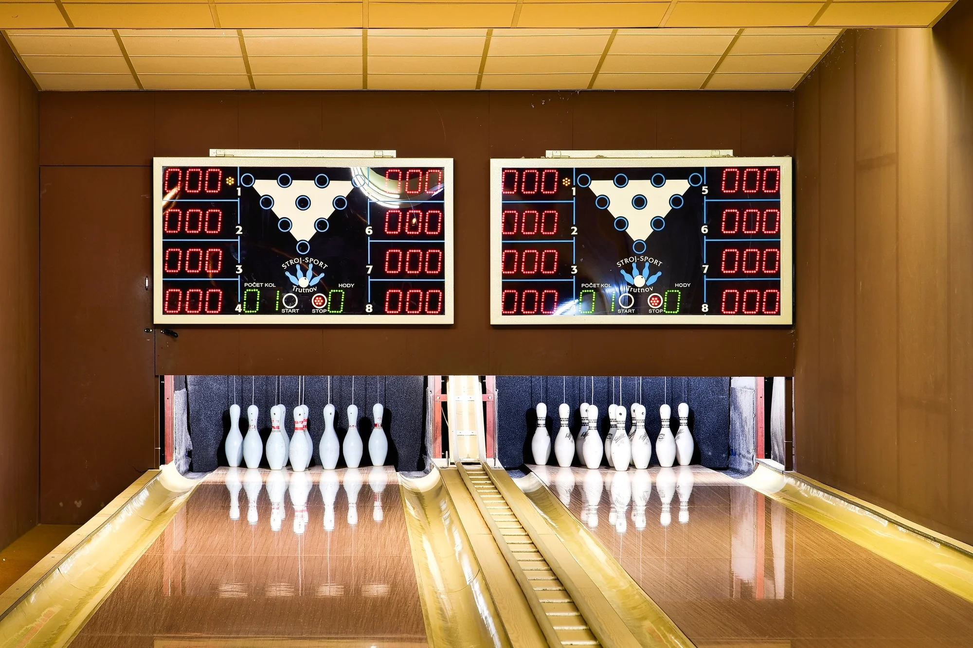 Vykutálená zábava: 1 nebo 2 hodiny bowlingu až pro 8 osob
