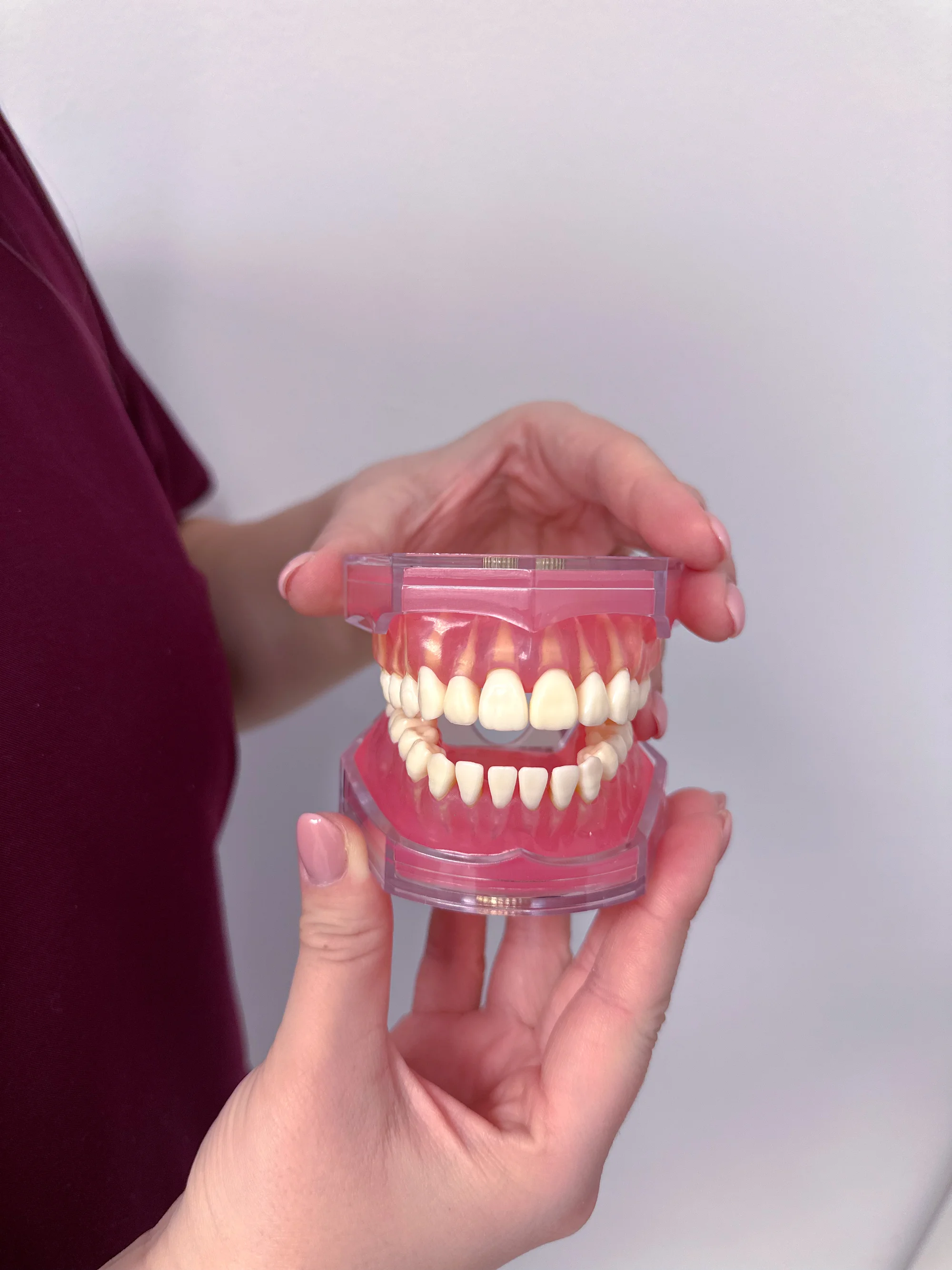 Zářivý úsměv během jedné návštěvy: vstupní dentální hygiena i bělení zubů, 60–⁠⁠⁠⁠⁠⁠120 minut