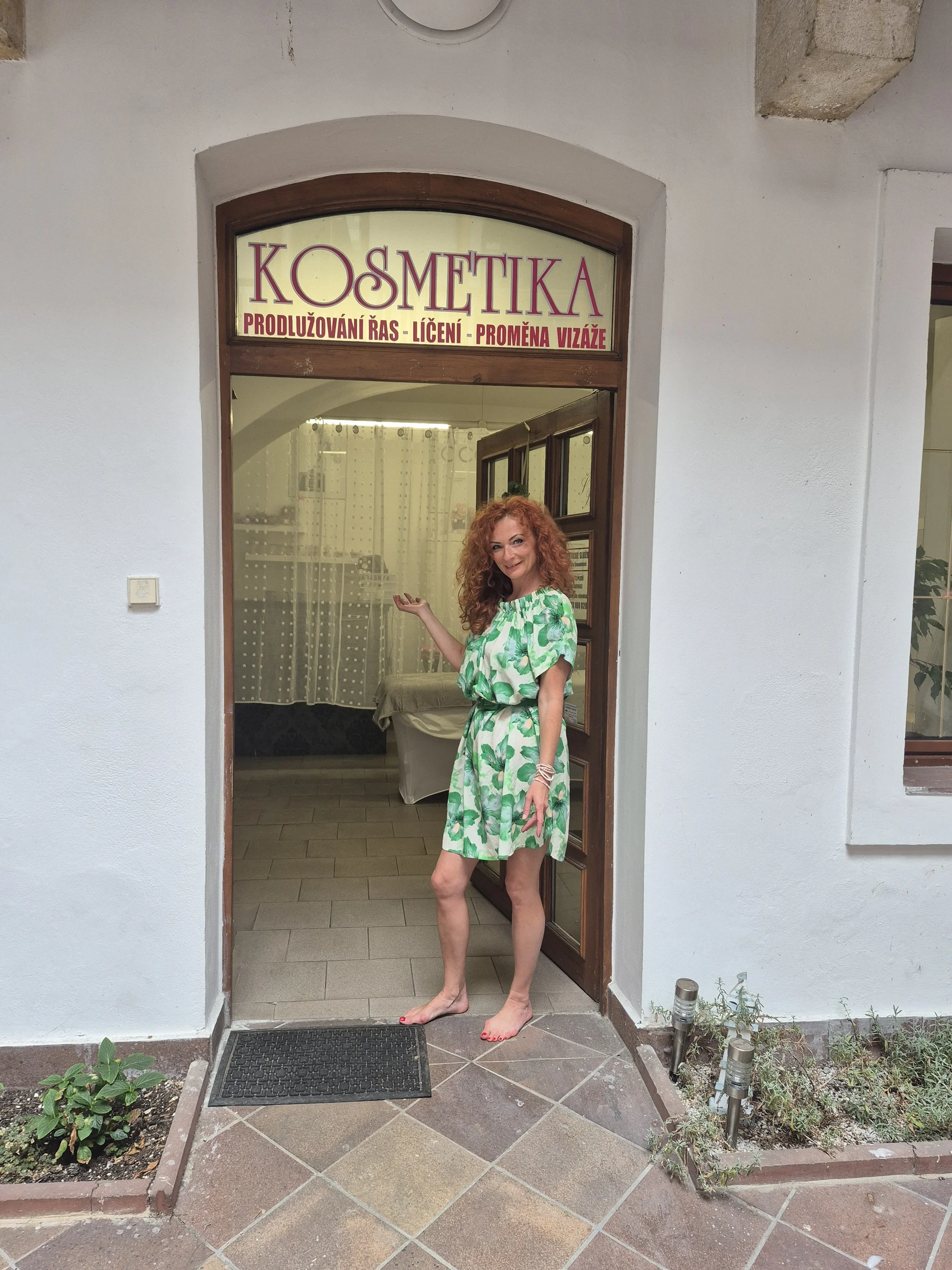 Kosmetické ošetření dle výběru: peeling, ultrazvukové čištění, masáž i maska