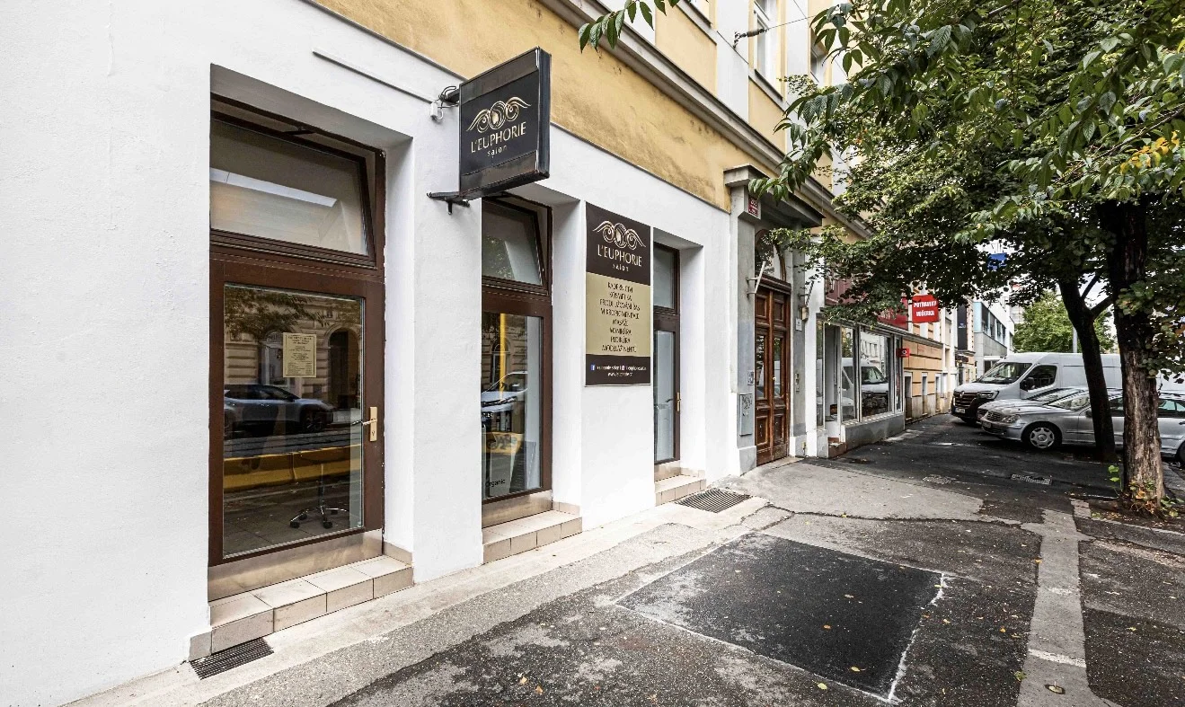 Prodloužení řas v elegantním salonu: metoda řasa na řasu či objemová 3D až 10D