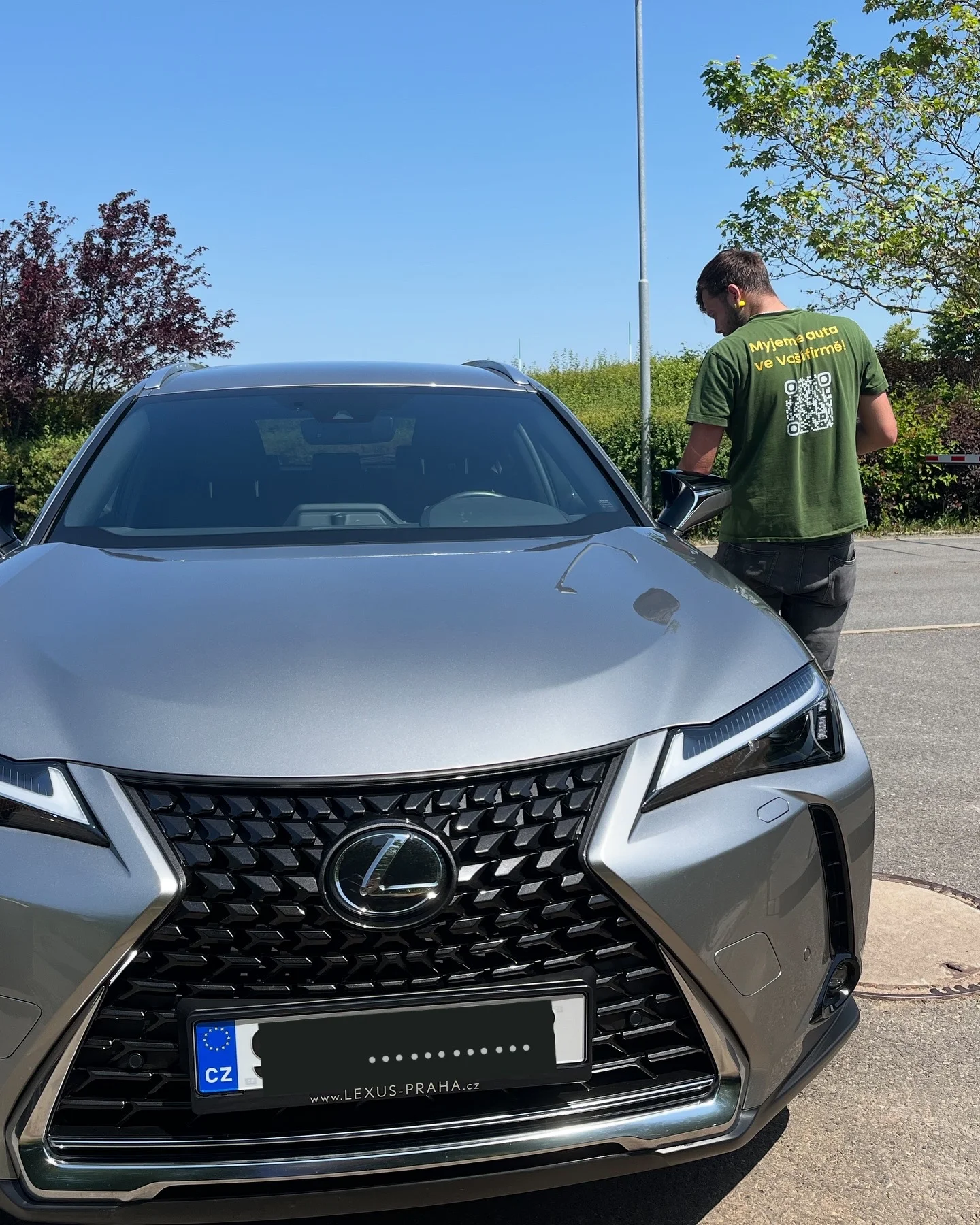 Čištění auta od mobilní automyčky CarGlow: ochrana kůže i kompletní péče vč. tepování