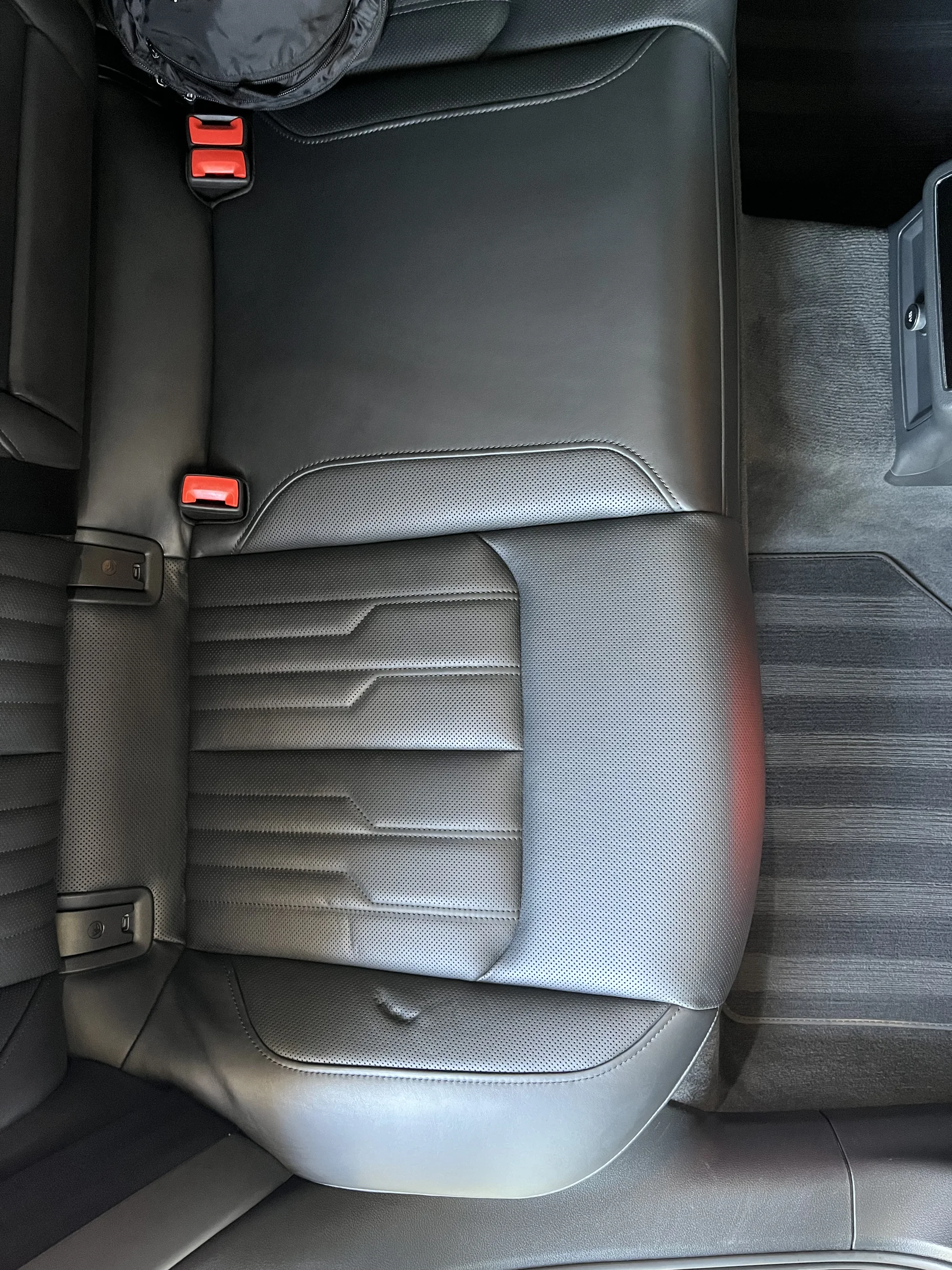 Čištění auta od mobilní automyčky CarGlow: ochrana kůže i kompletní péče vč. tepování