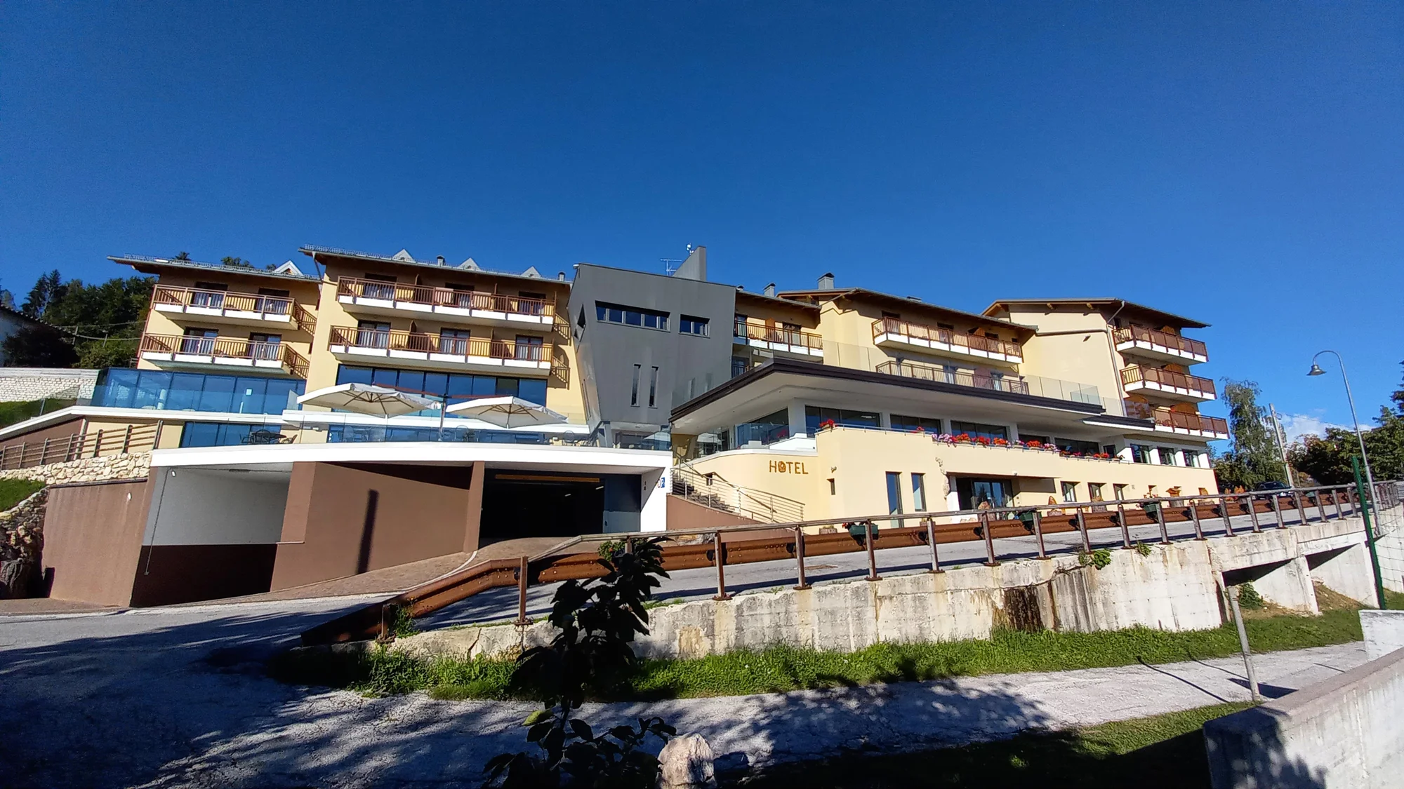 Trentinské Alpy: 3* hotel s polopenzí, neomezeným wellness a kartou výhod