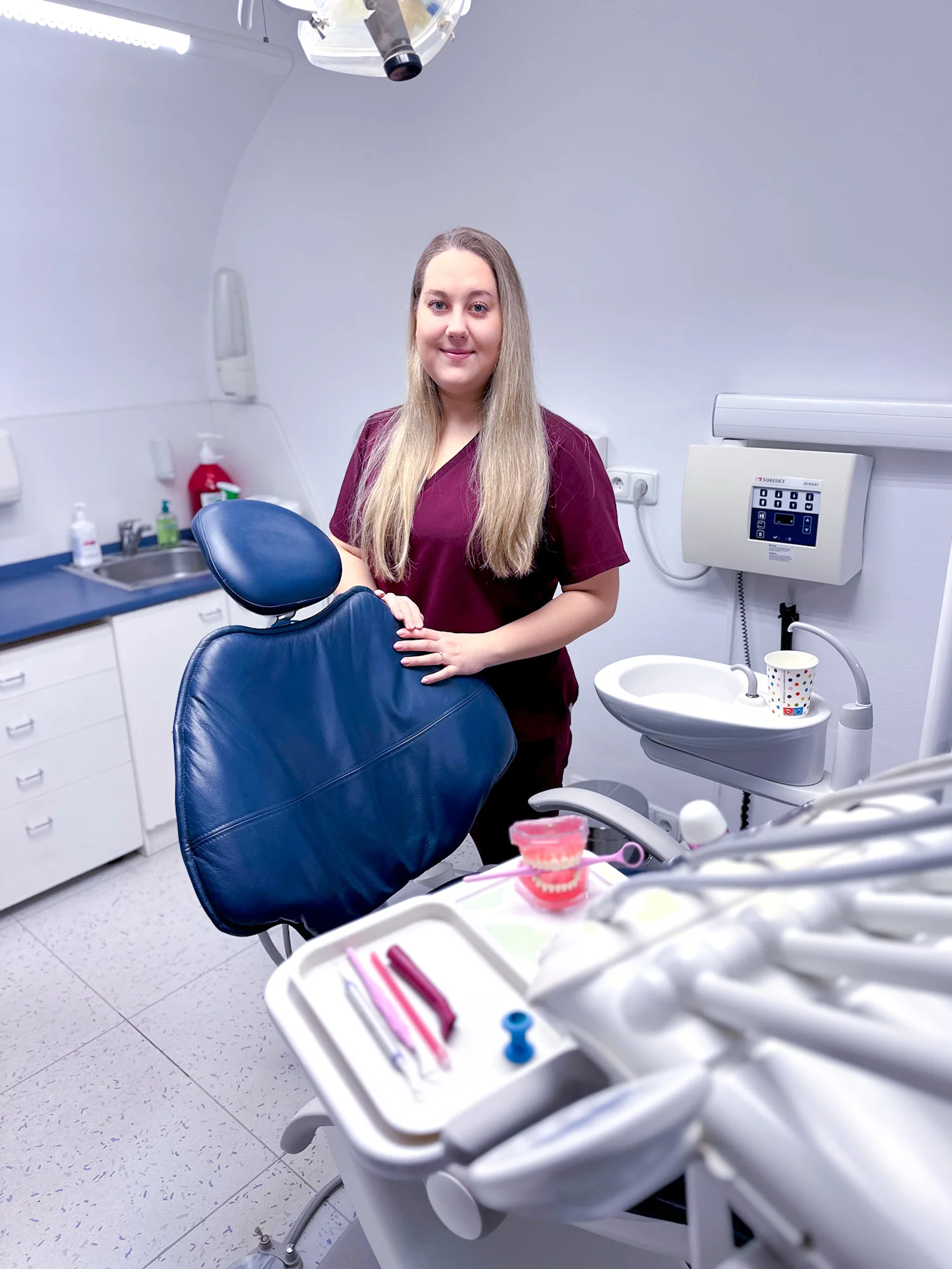 Zářivý úsměv během jedné návštěvy: vstupní dentální hygiena i bělení zubů, 60–⁠⁠⁠⁠⁠⁠120 minut