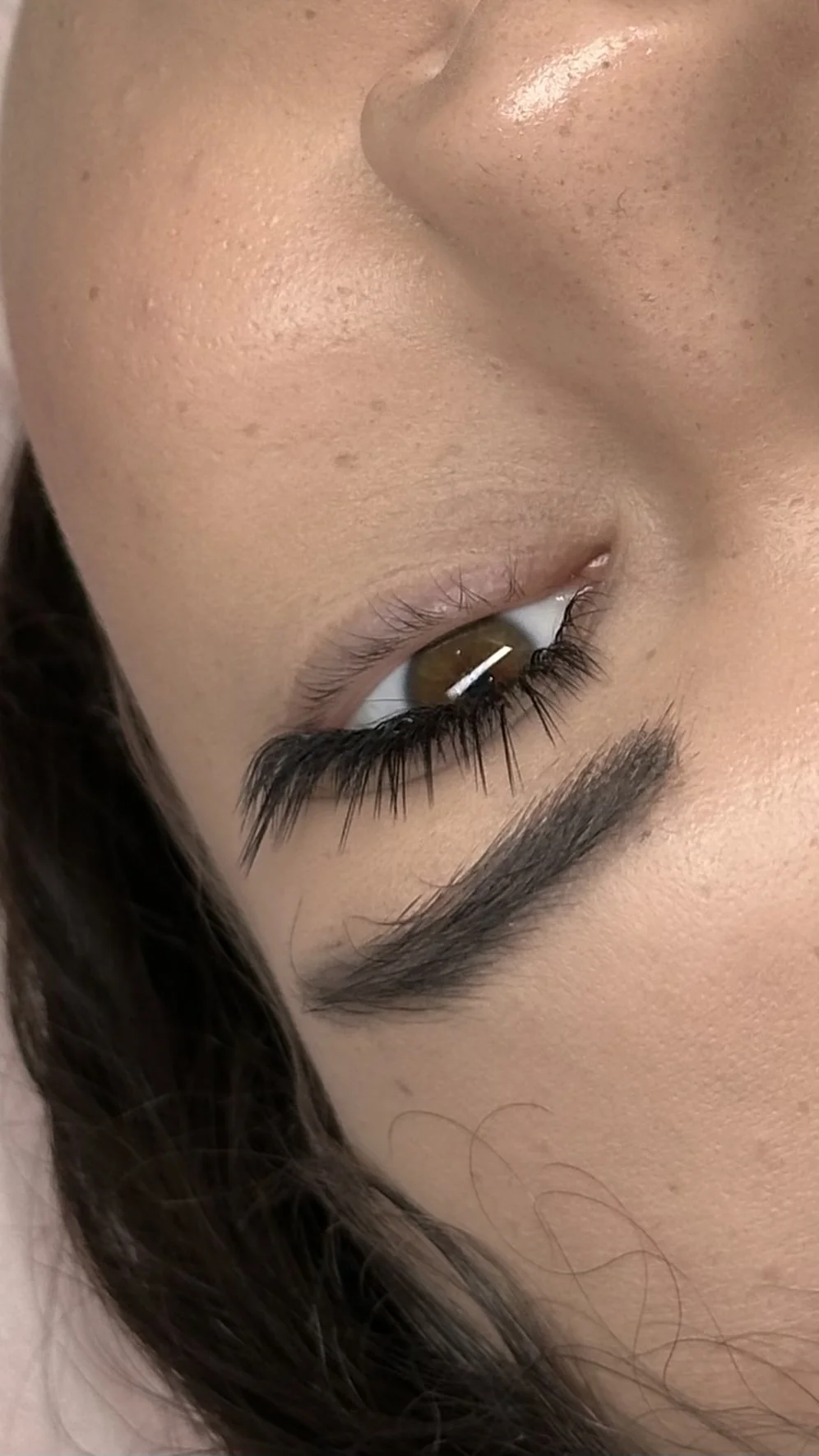 Úprava a barvení obočí, lash lifting i prodloužení řas metodou 2D