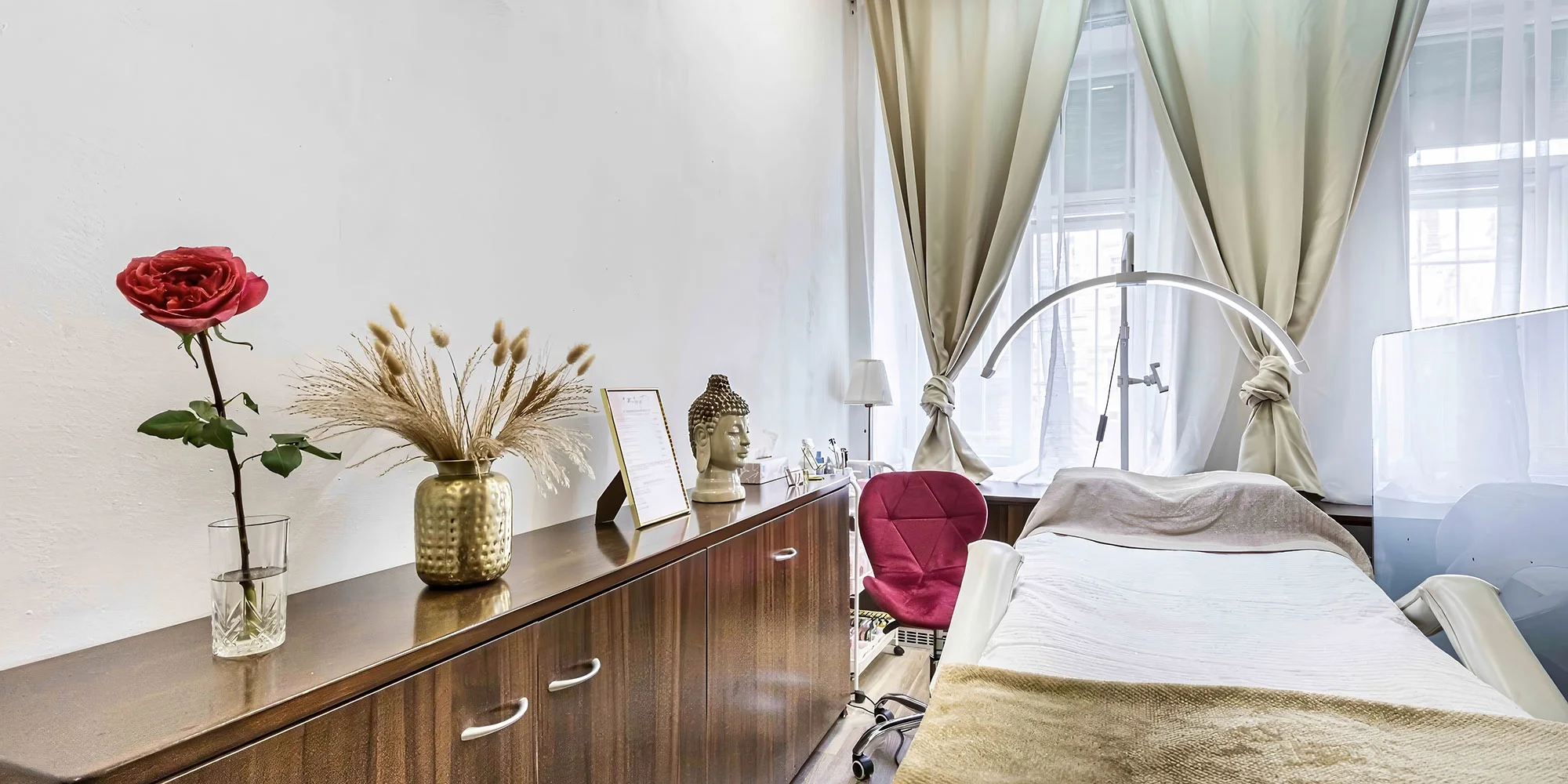 Prodloužení řas v elegantním salonu: metoda řasa na řasu či objemová 3D až 10D