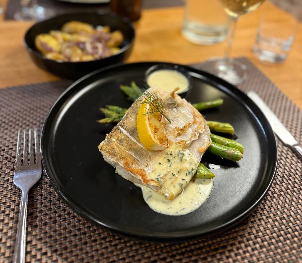Čtyřchodové menu s vínem v restauraci La Cave pro 1 či 2 osoby