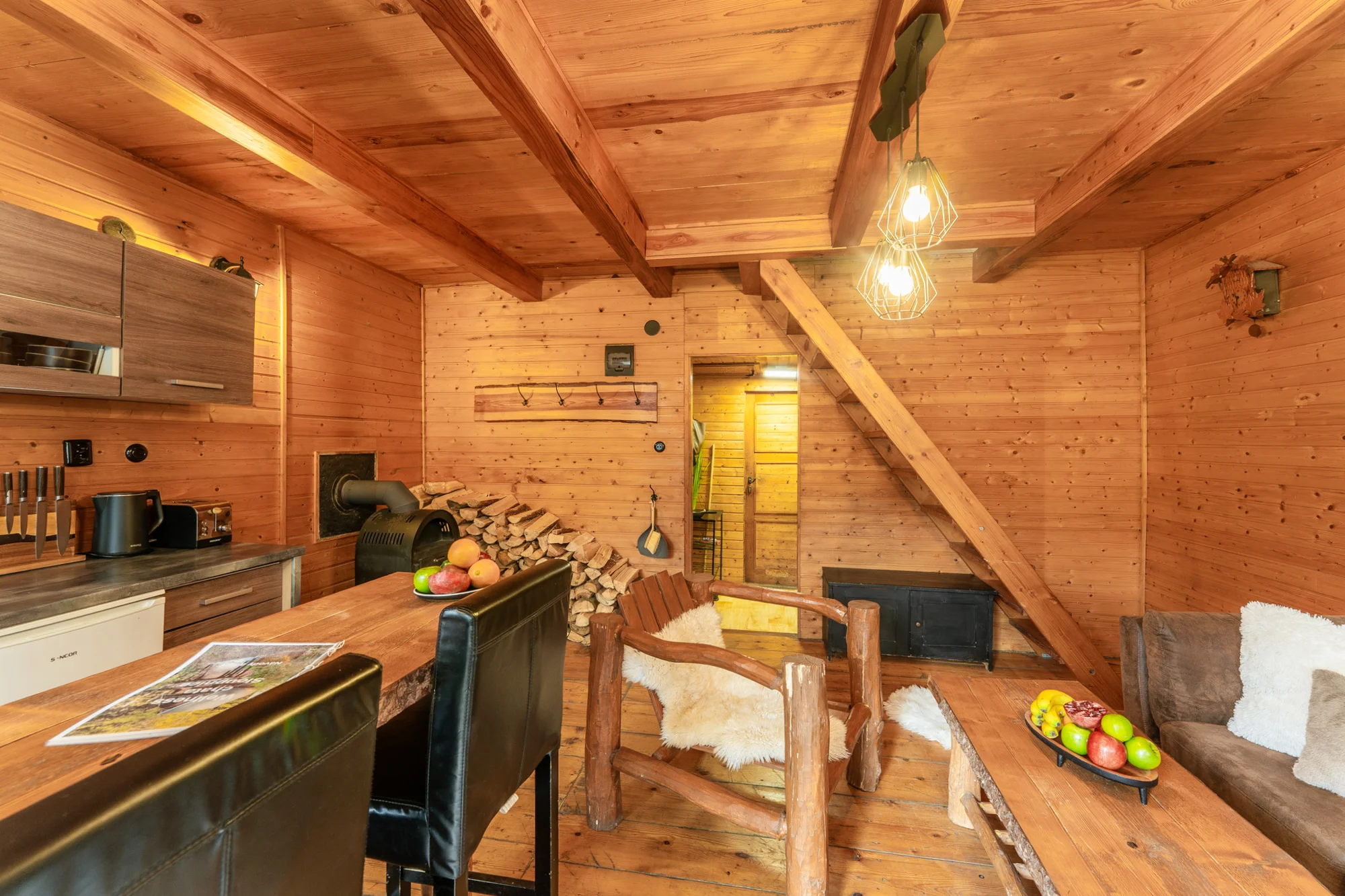 Pobyt v malebné wellness chatě u lesa: sauna, vířivka i zapůjčení lodičky