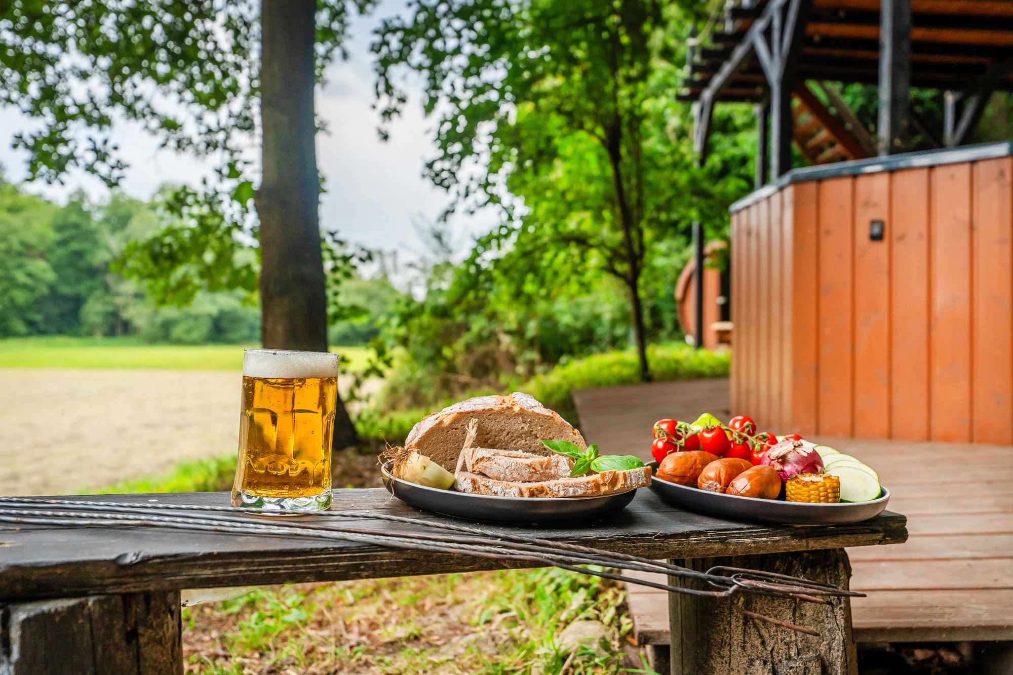 Pobyt v malebné wellness chatě u lesa: sauna, vířivka i zapůjčení lodičky