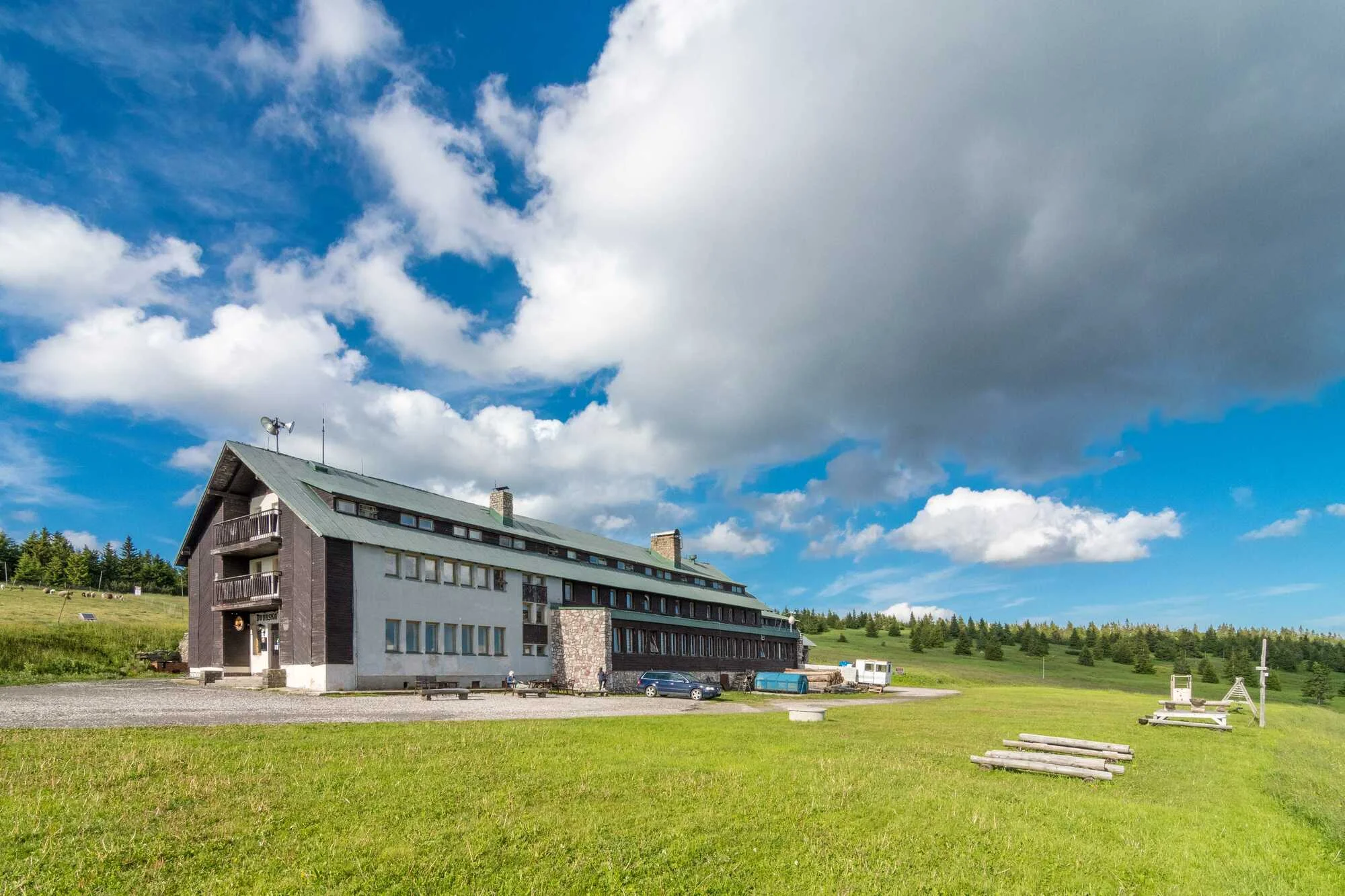 Aktivní dovolená přímo na hřebeni Krkonoš s polopenzí