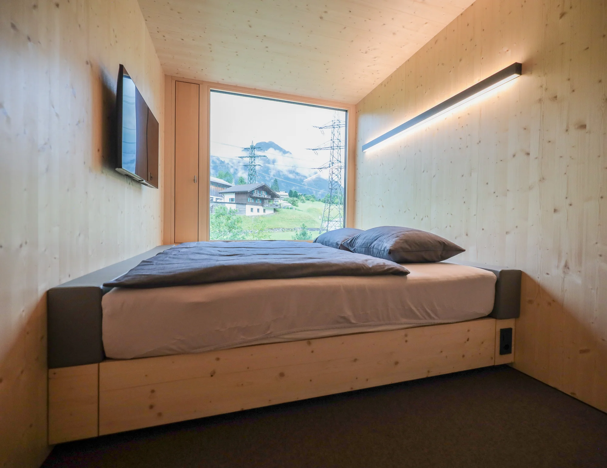Zima ve vorarlberských Alpách: moderní hotel se snídaní, 30 m od vleku