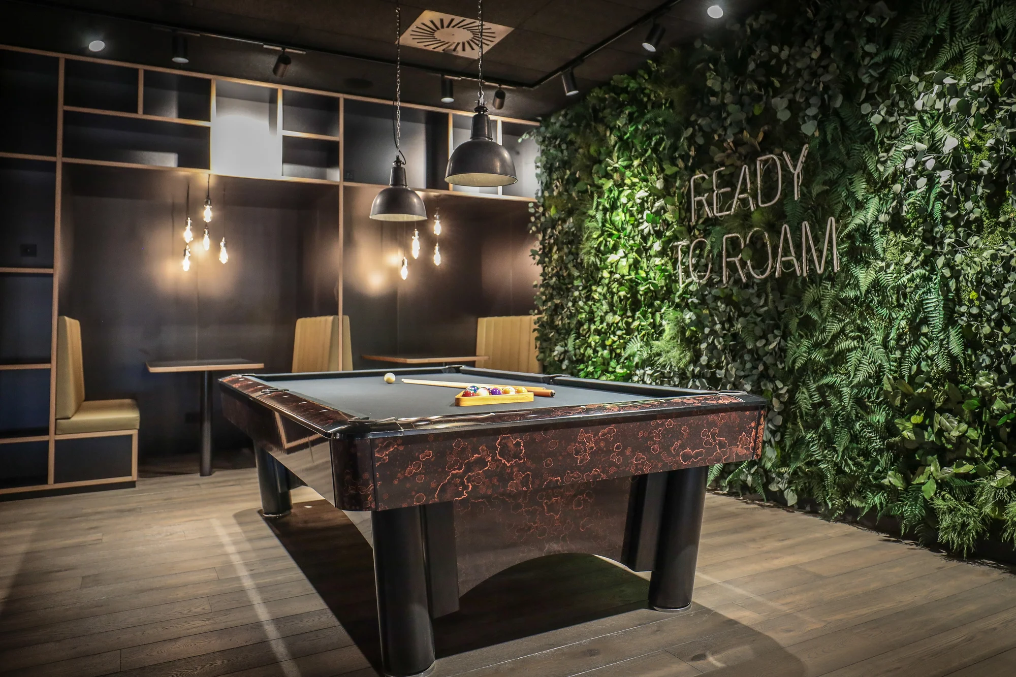 Zima ve vorarlberských Alpách: moderní hotel se snídaní, 30 m od vleku