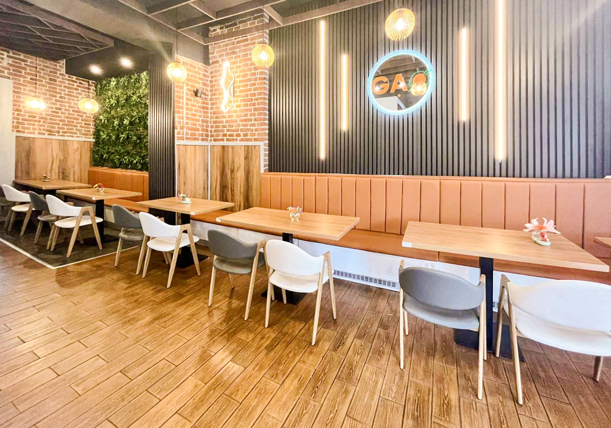 Hostina pro 1 nebo 2 milovníky pho: vietnamská polévka s hovězím či kuřecím masem