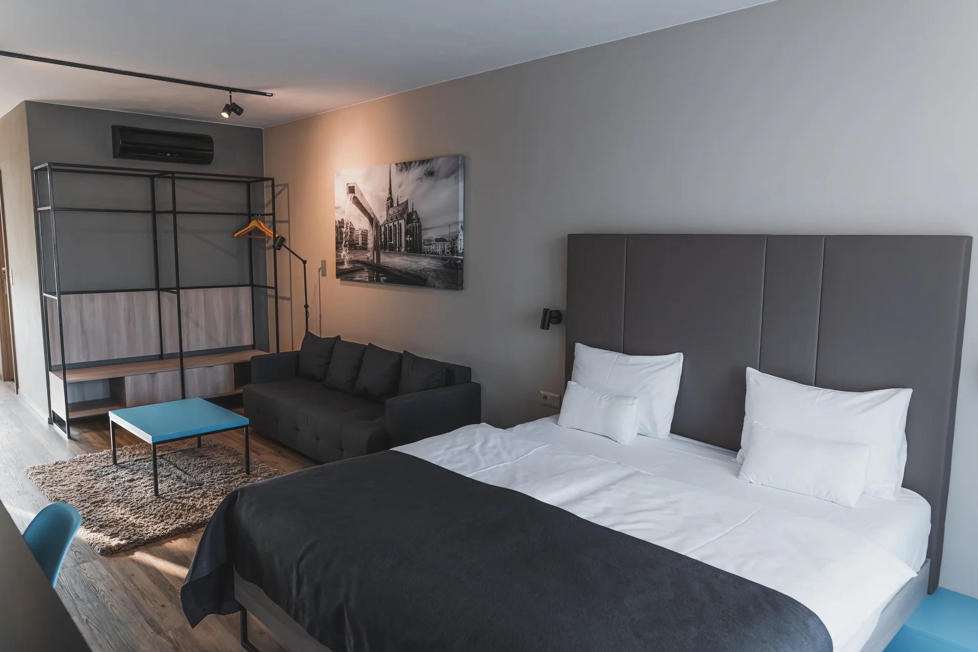 Pobyt v pokoji či apartmánu se snídaní v centru Plzně pro 2-3 osoby
