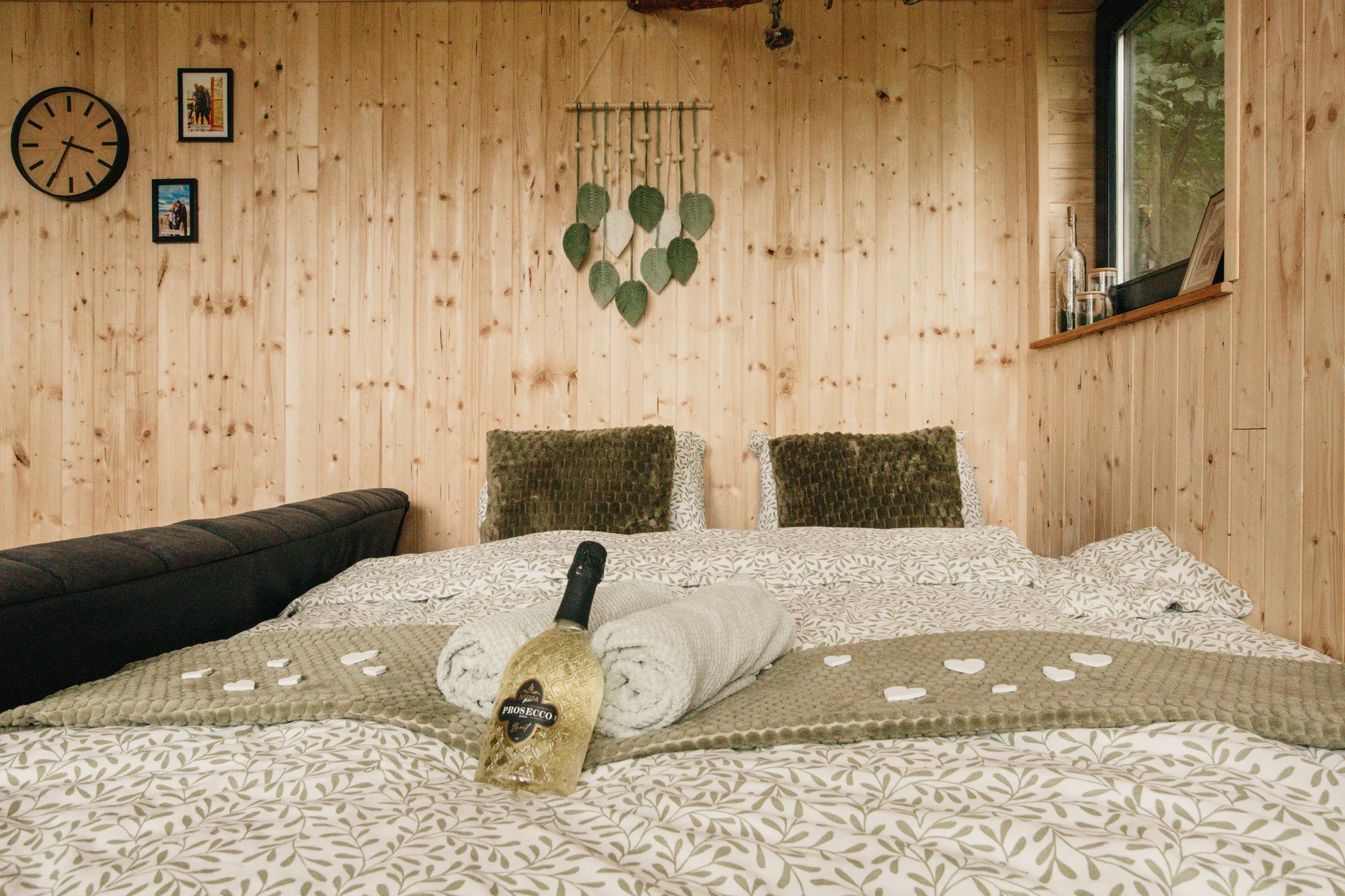 Vybavený treehouse na úpatí Krušných hor: terasa, houpací křesla i gril