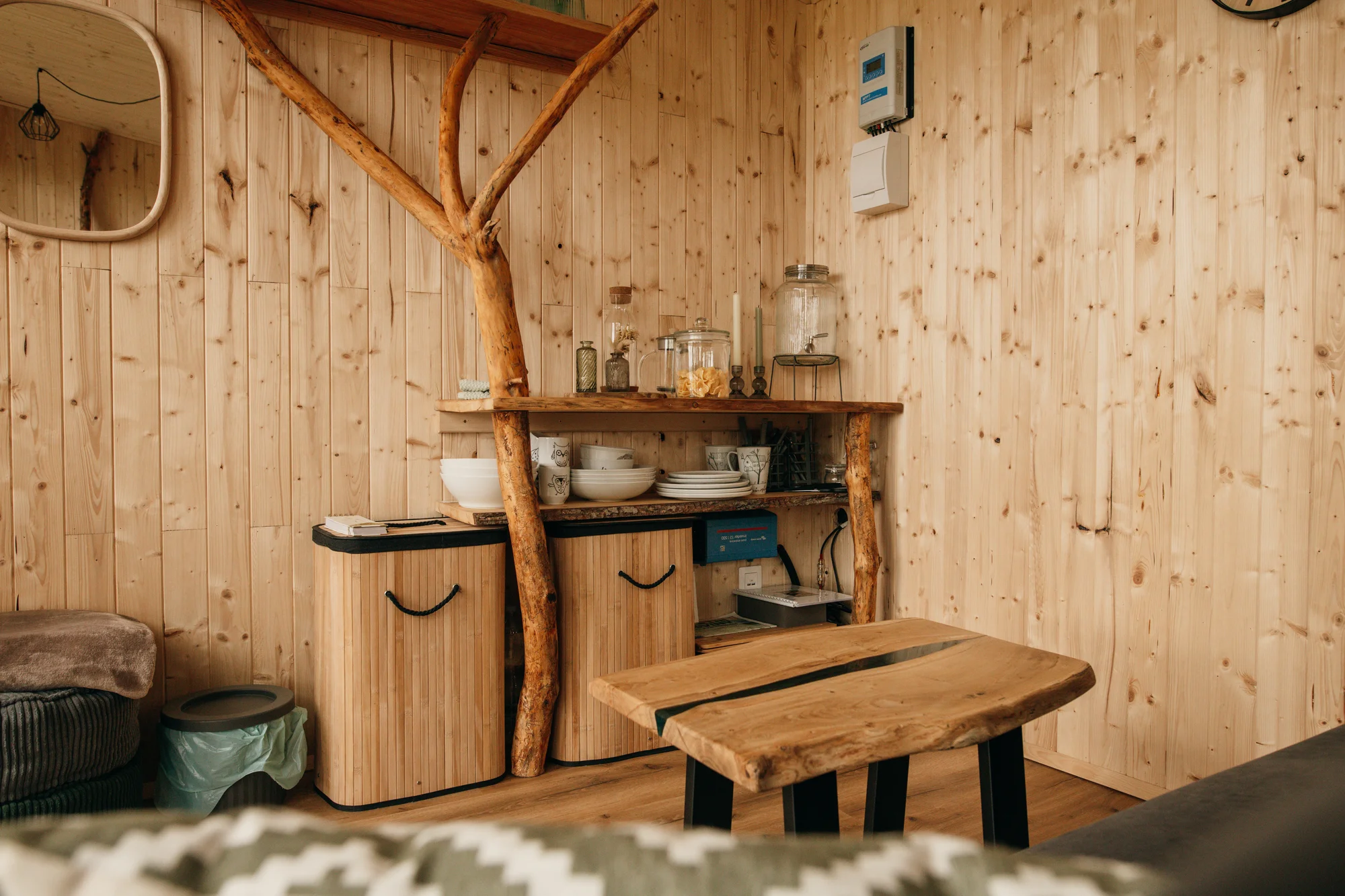 Vybavený treehouse na úpatí Krušných hor: terasa, houpací křesla i gril