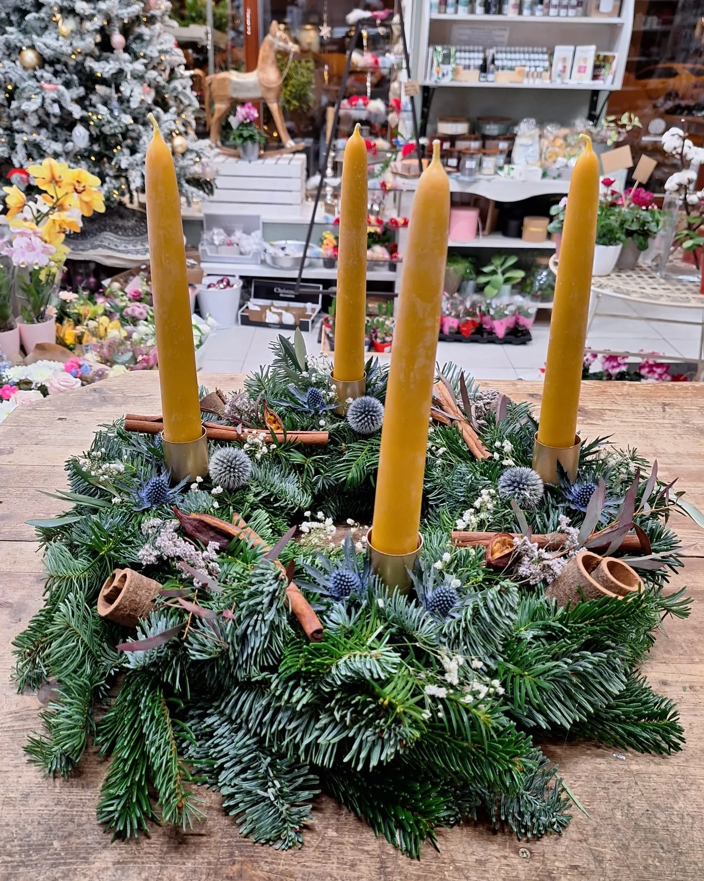Připravte si vánoční výzdobu: workshop výroby adventních svícnů a věnců pro 1 až 2 osoby