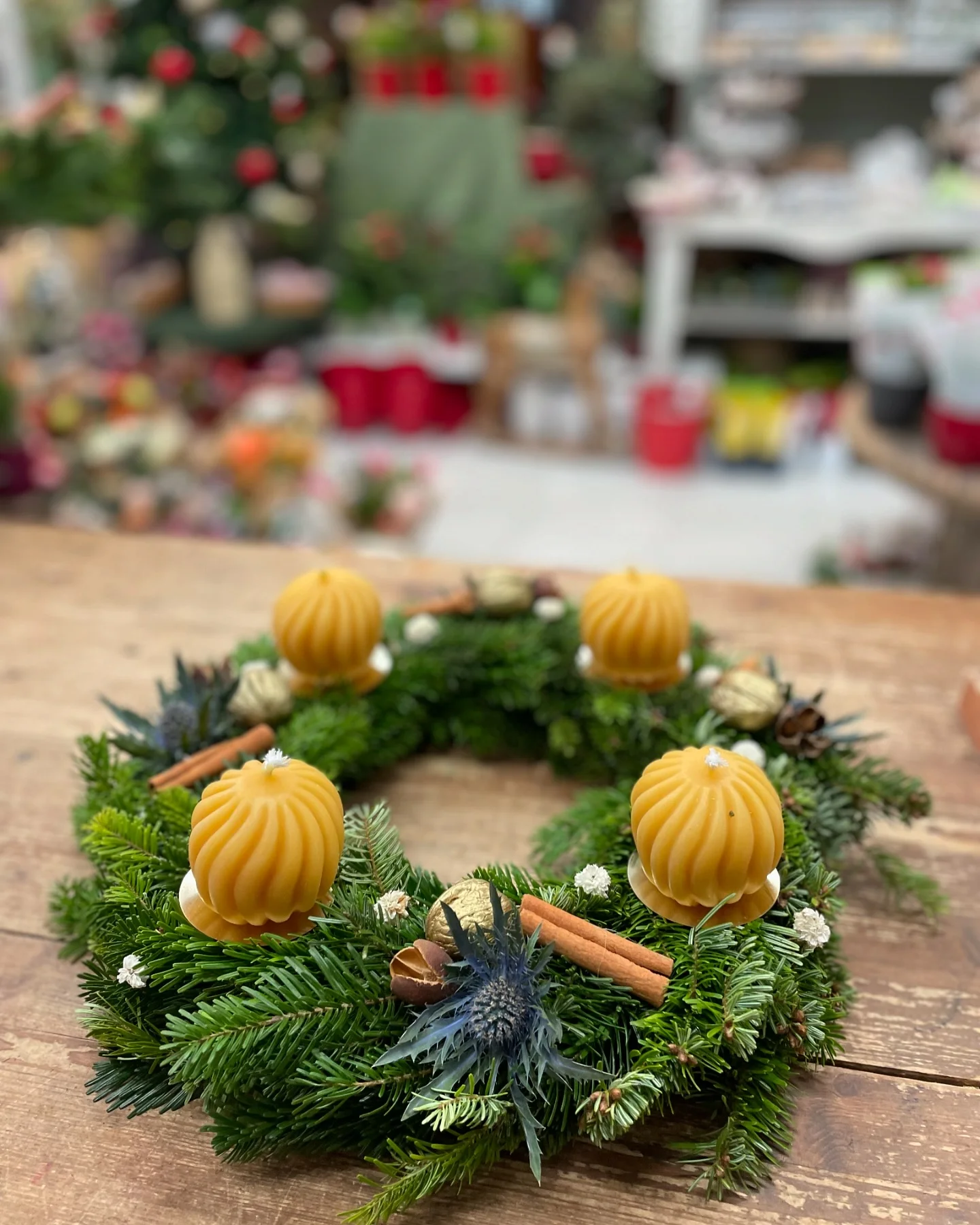 Připravte si vánoční výzdobu: workshop výroby adventních svícnů a věnců pro 1 až 2 osoby
