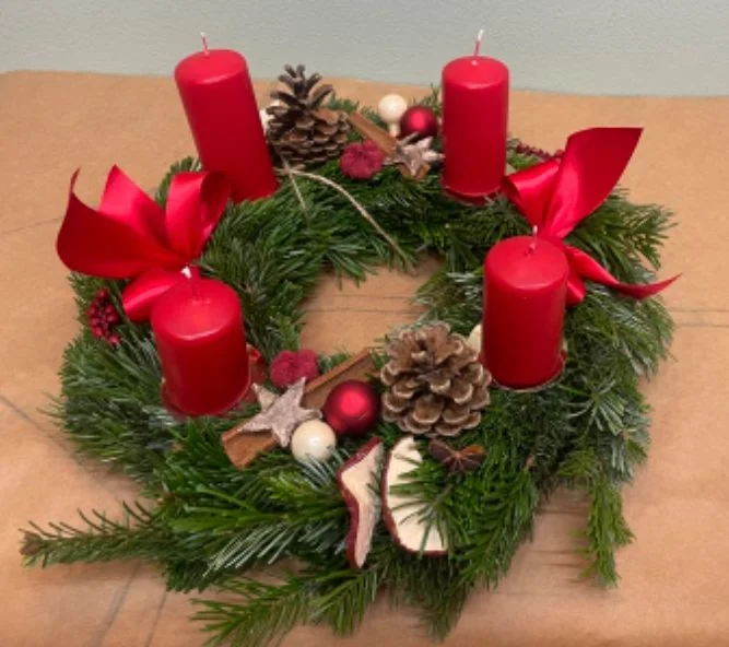 Připravte si vánoční výzdobu: workshop výroby adventních svícnů a věnců pro 1 až 2 osoby