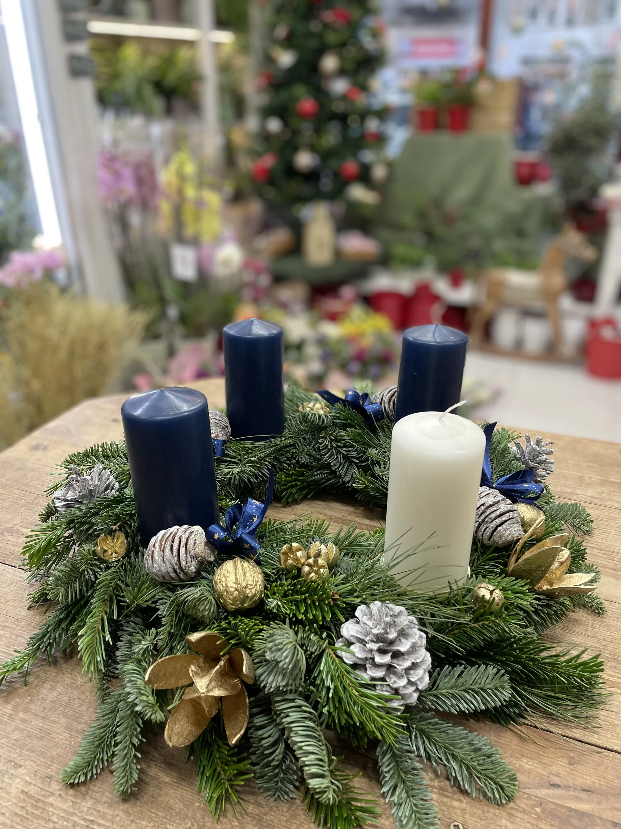 Připravte si vánoční výzdobu: workshop výroby adventních svícnů a věnců pro 1 až 2 osoby