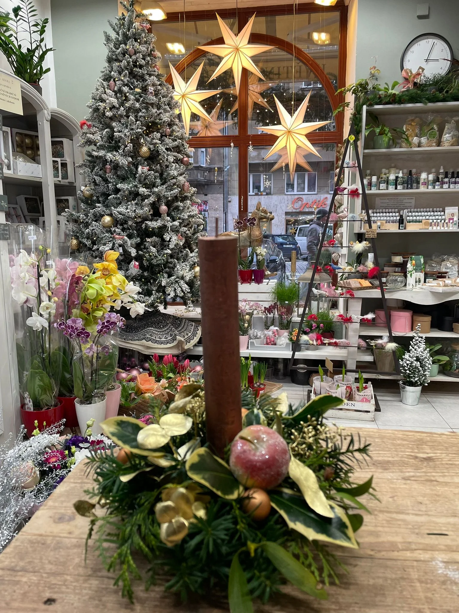 Připravte si vánoční výzdobu: workshop výroby adventních svícnů a věnců pro 1 až 2 osoby