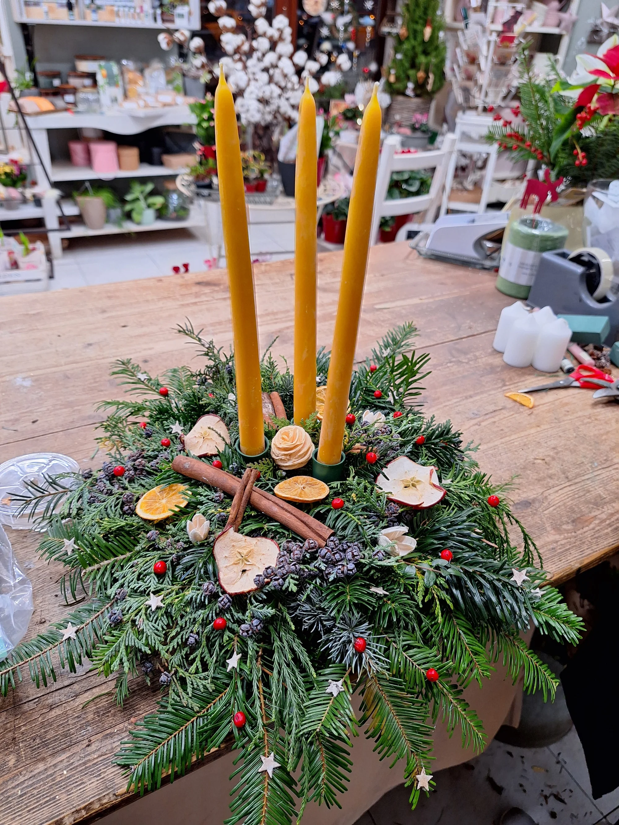 Připravte si vánoční výzdobu: workshop výroby adventních svícnů a věnců pro 1 až 2 osoby