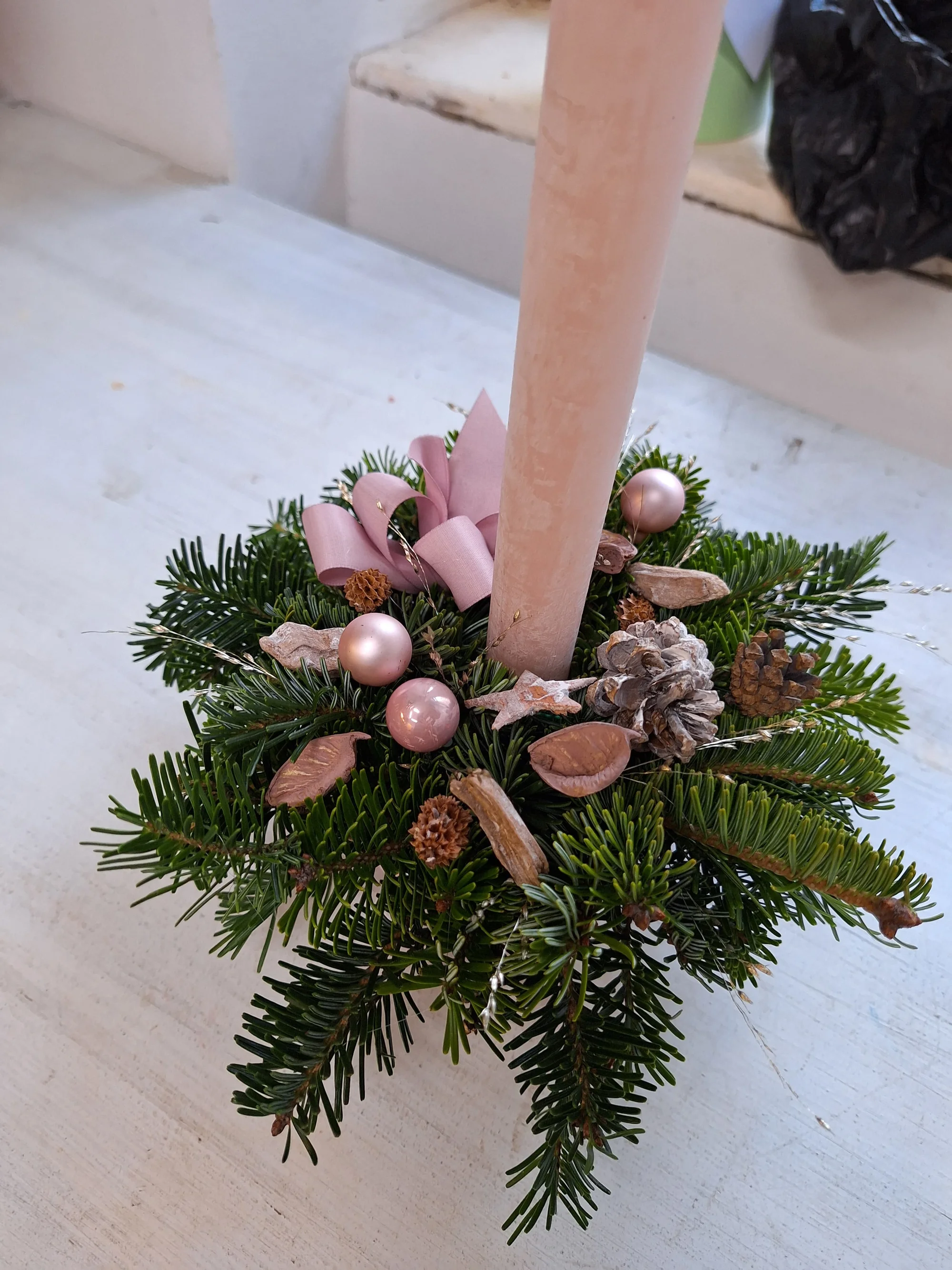 Připravte si vánoční výzdobu: workshop výroby adventních svícnů a věnců pro 1 až 2 osoby