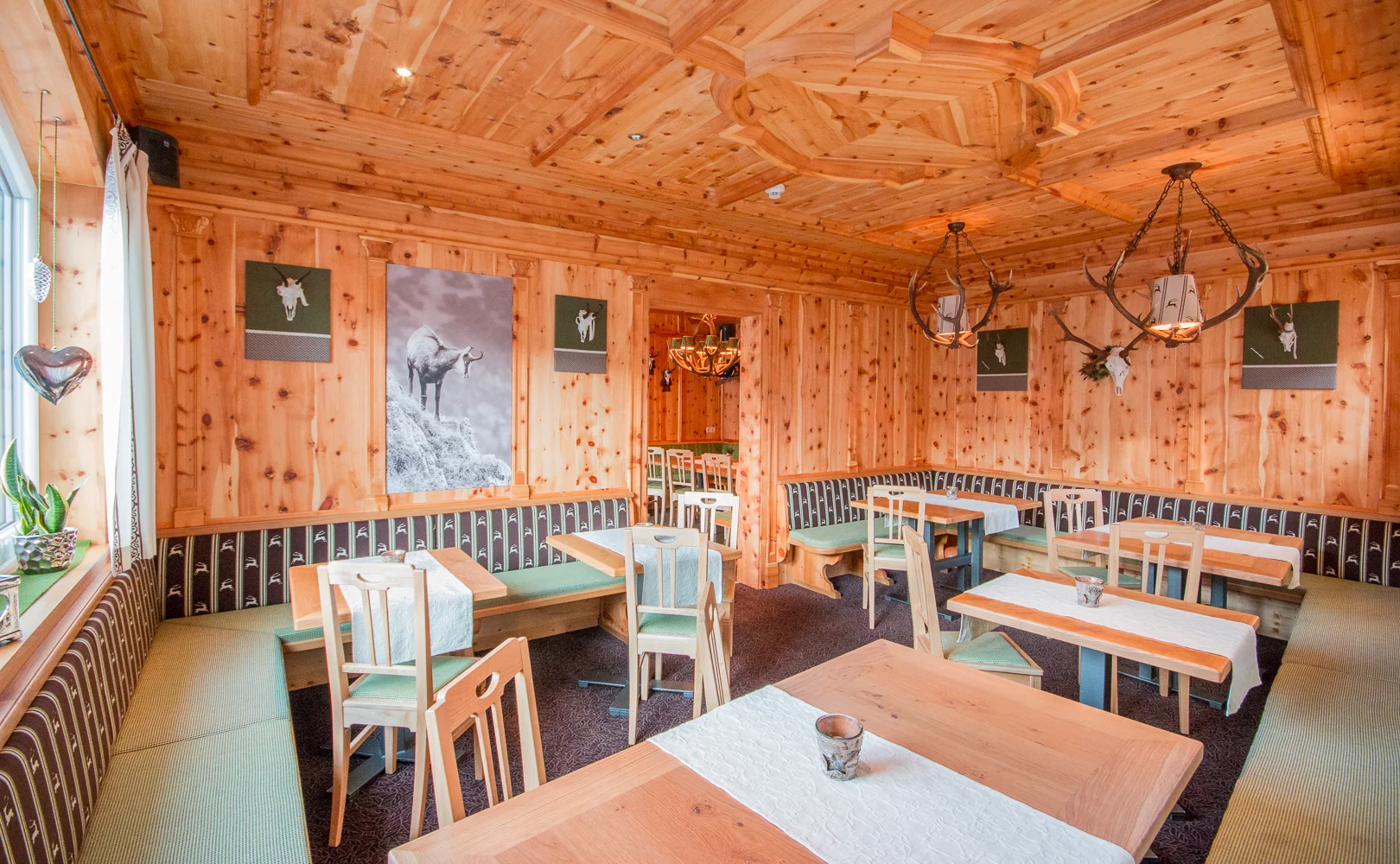 Na lyže do Flachau: dovolená s polopenzí a wellness, hotel blízko sjezdovky, first minute sleva