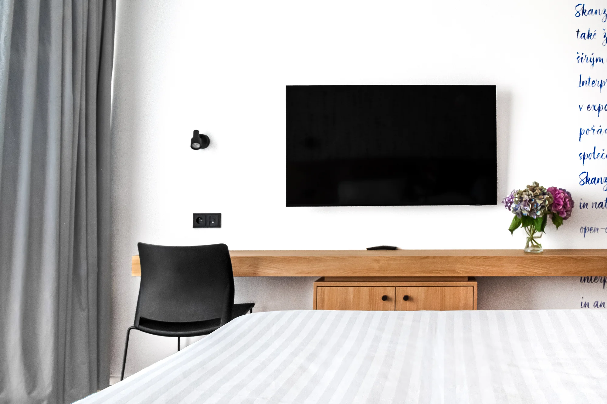 Relax v Rožnově: zrekonstruované pokoje, jídlo, vnitřní a venkovní bazén, sauna, masáže i procedury