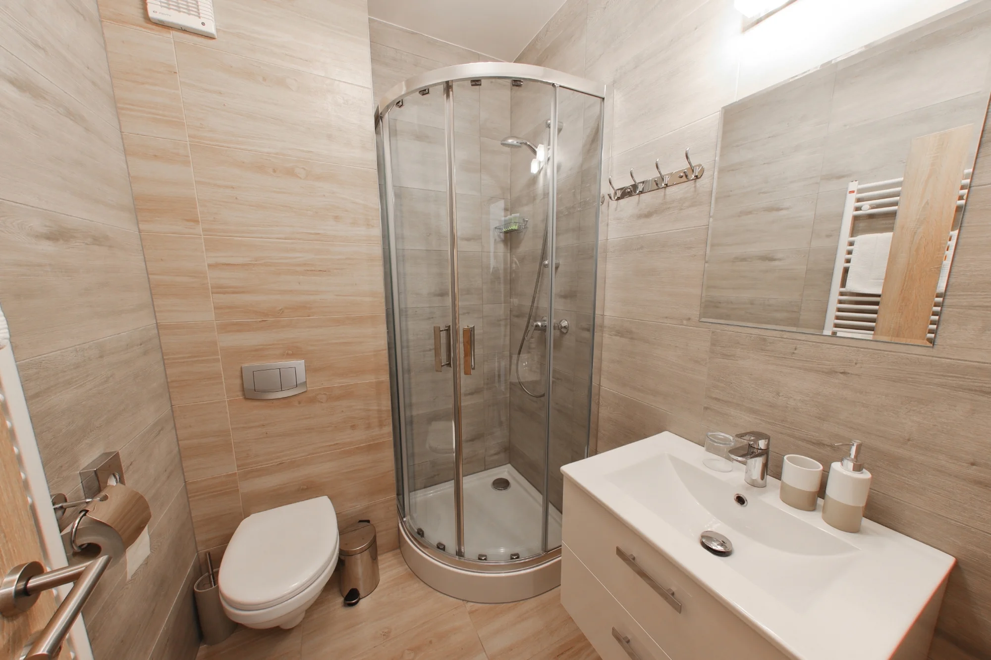 Moderní hotel přímo na břehu Oravské přehrady s polopenzí i slevou na plavbu lodí