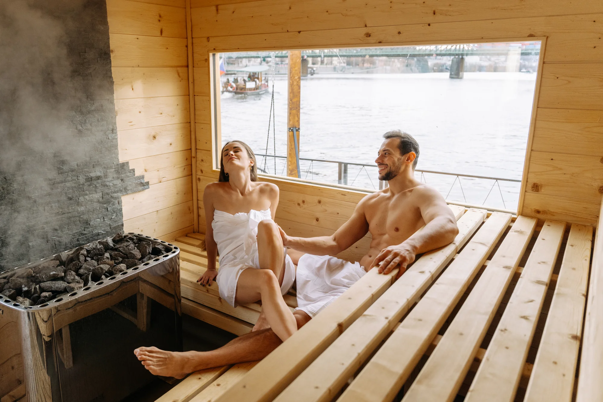 2 hodiny v sauně na Vltavě: relax pro 1-2 osoby s výhledem na Vyšehrad